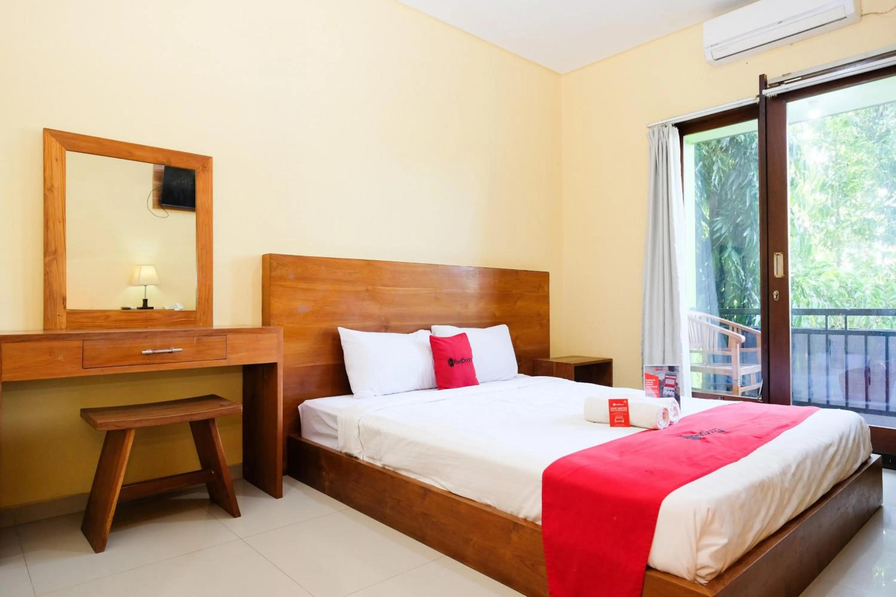 Bedroom, Bed in RedDoorz @ Kerta Dalem Sidakarya