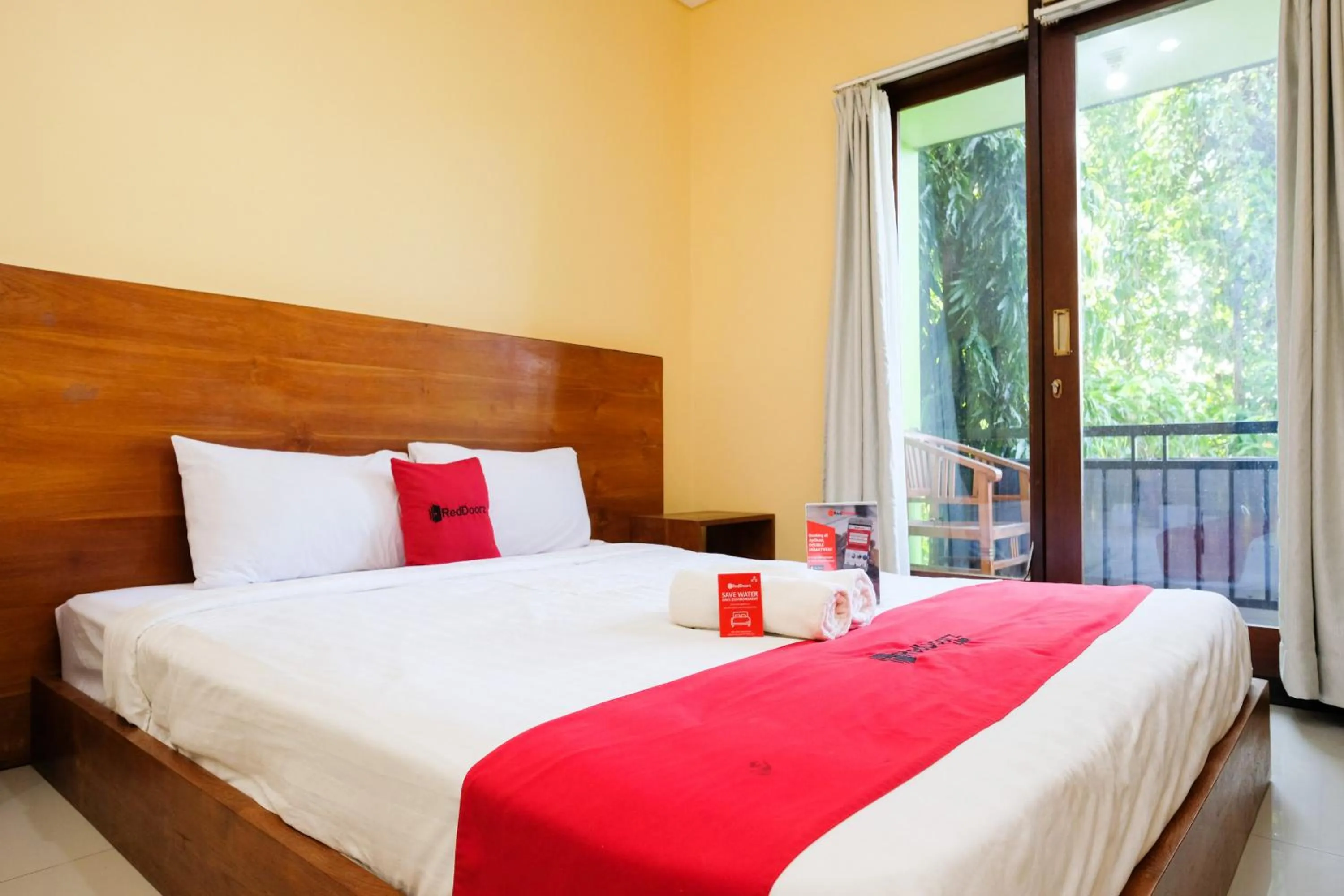 Bedroom, Bed in RedDoorz @ Kerta Dalem Sidakarya