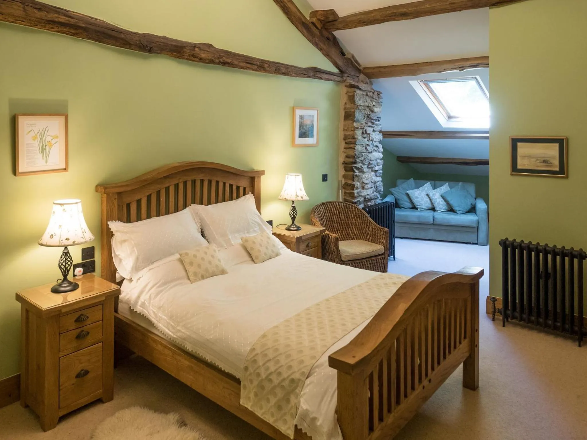 Photo of the whole room, Bed in The Wayside and Whisky Barn