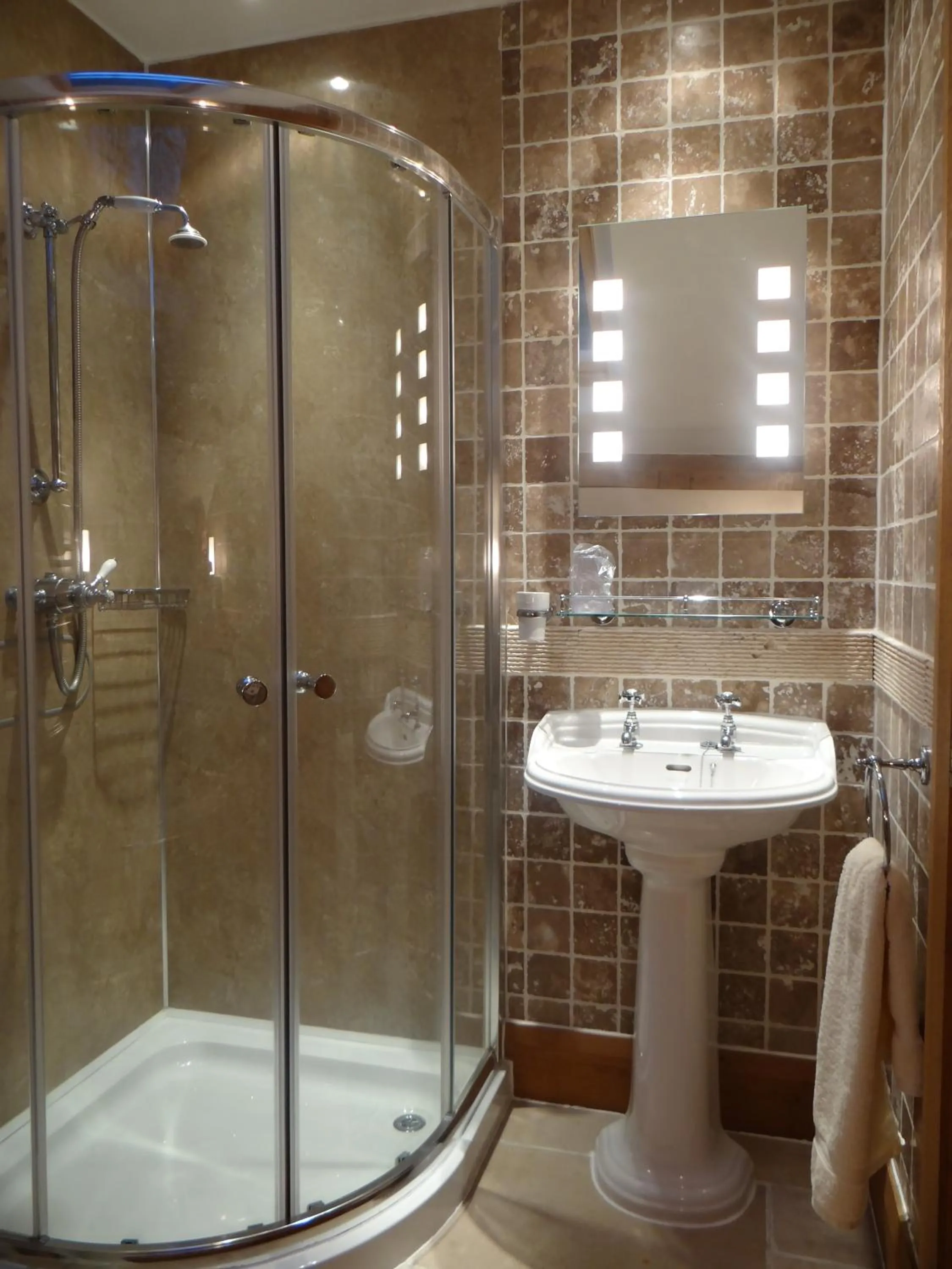 Bathroom in The Wayside and Whisky Barn