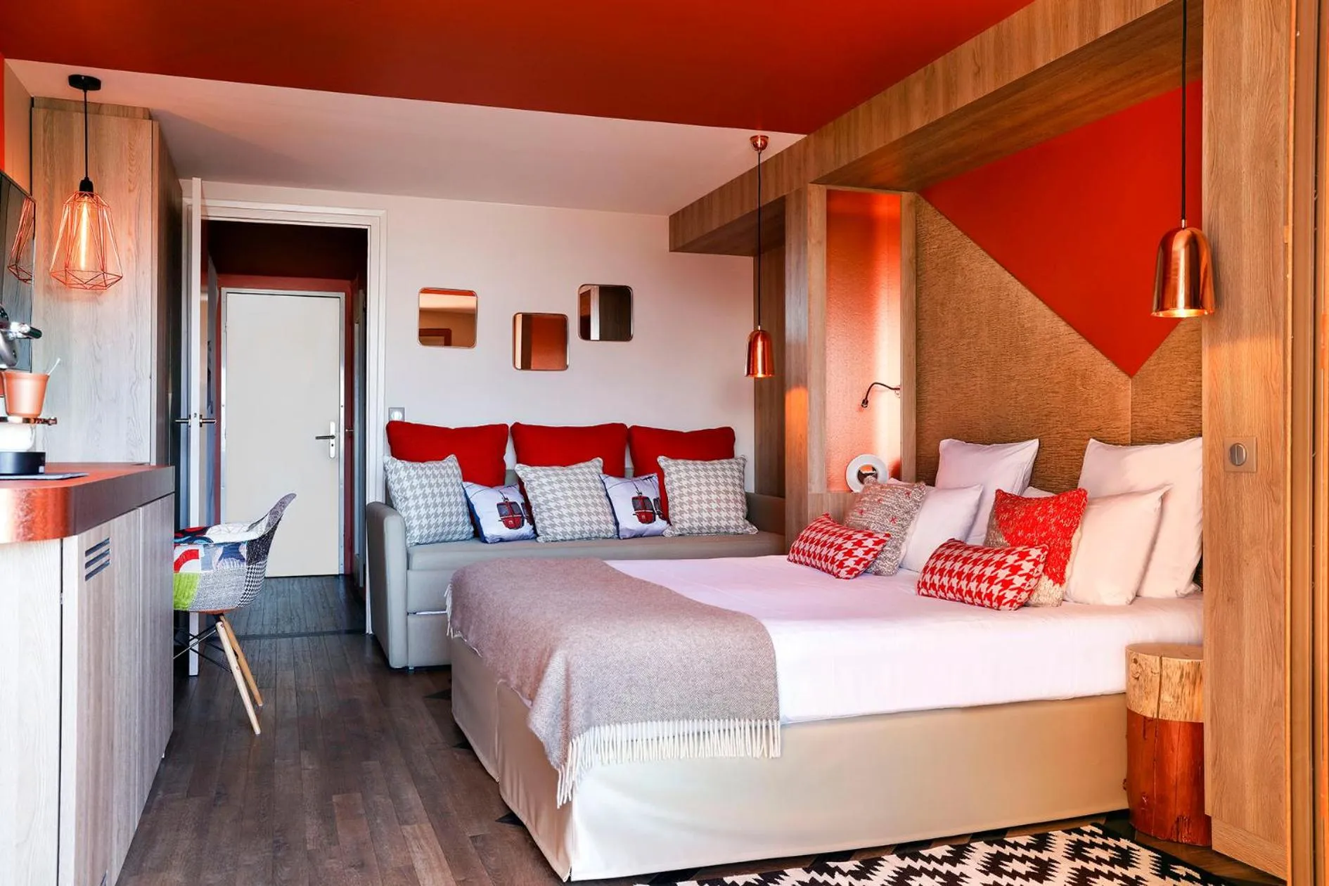 Photo of the whole room, Bed in Grandes Rousses Hotel & Spa