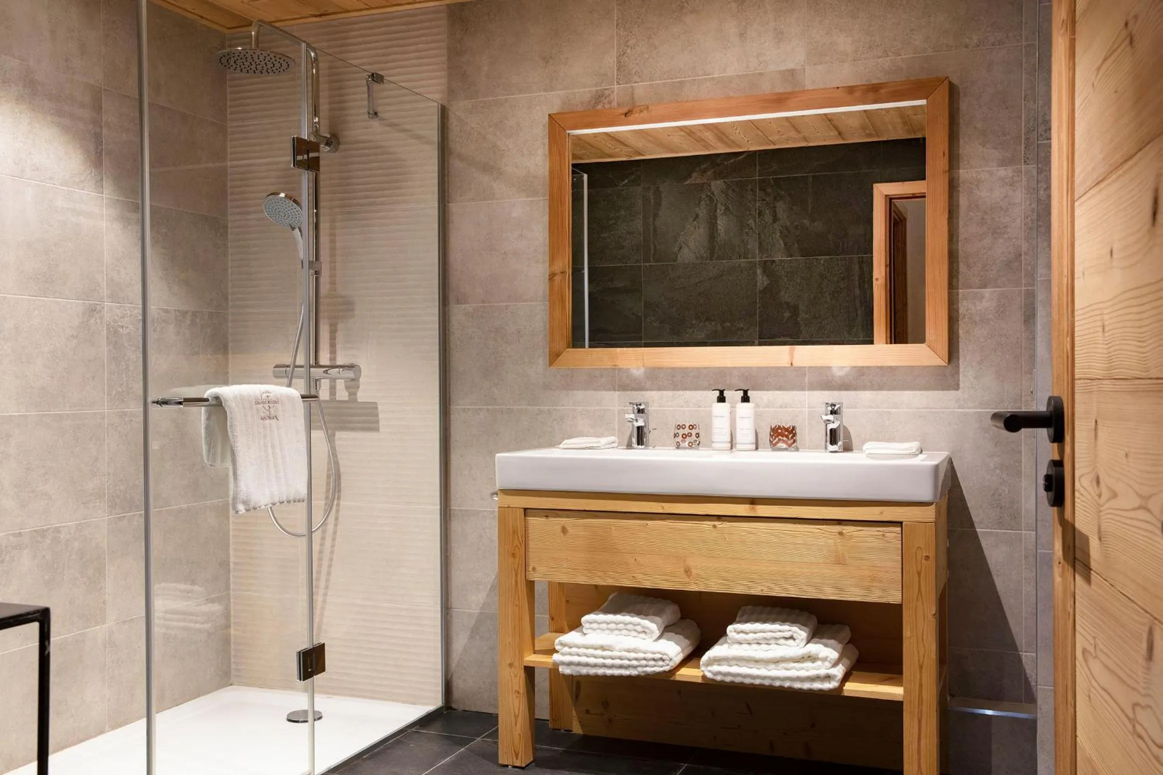 Shower in Grandes Rousses Hotel & Spa