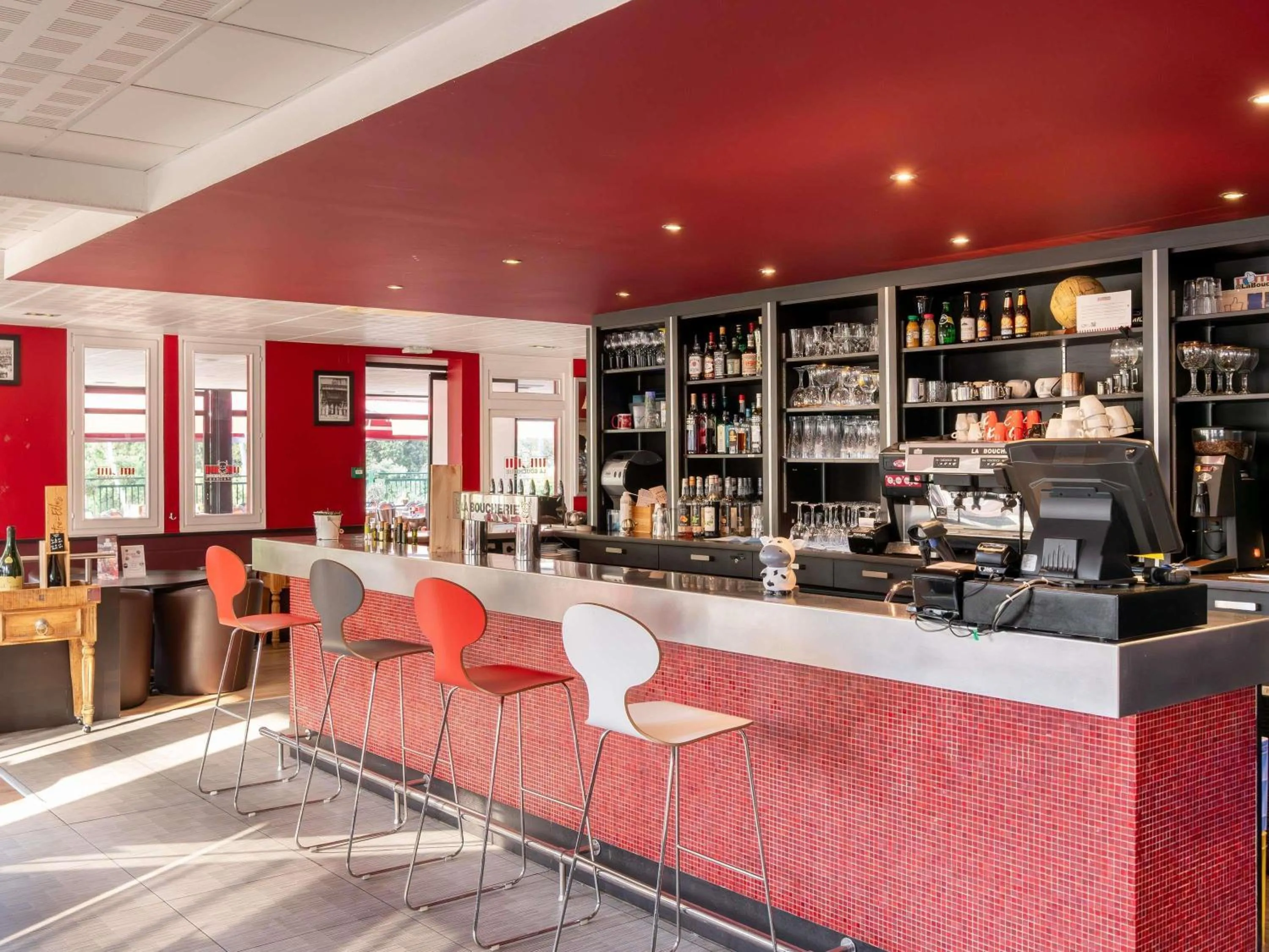 Lounge or bar in ibis Antibes Sophia-Antipolis