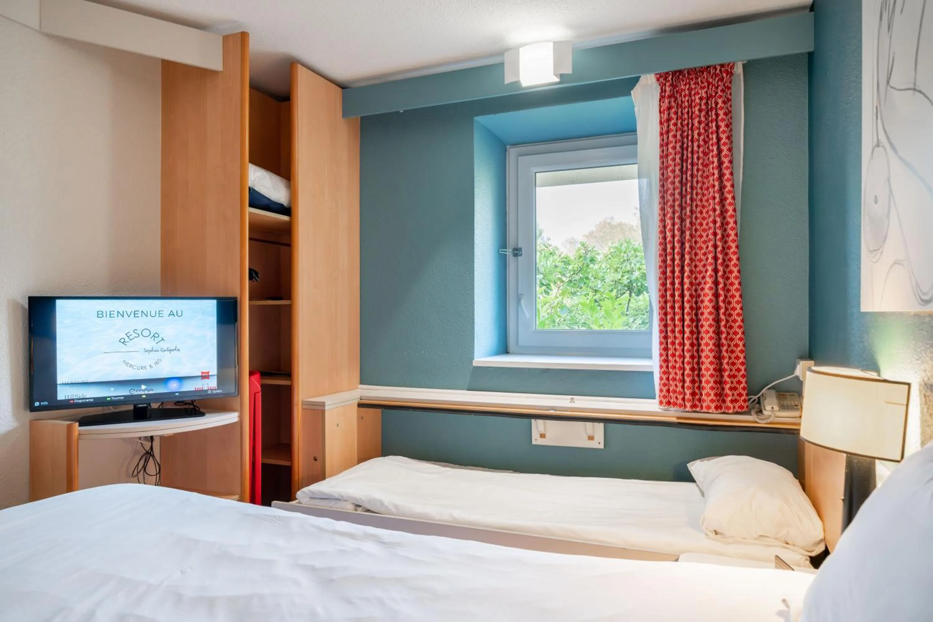 Bedroom, Bed in ibis Antibes Sophia-Antipolis