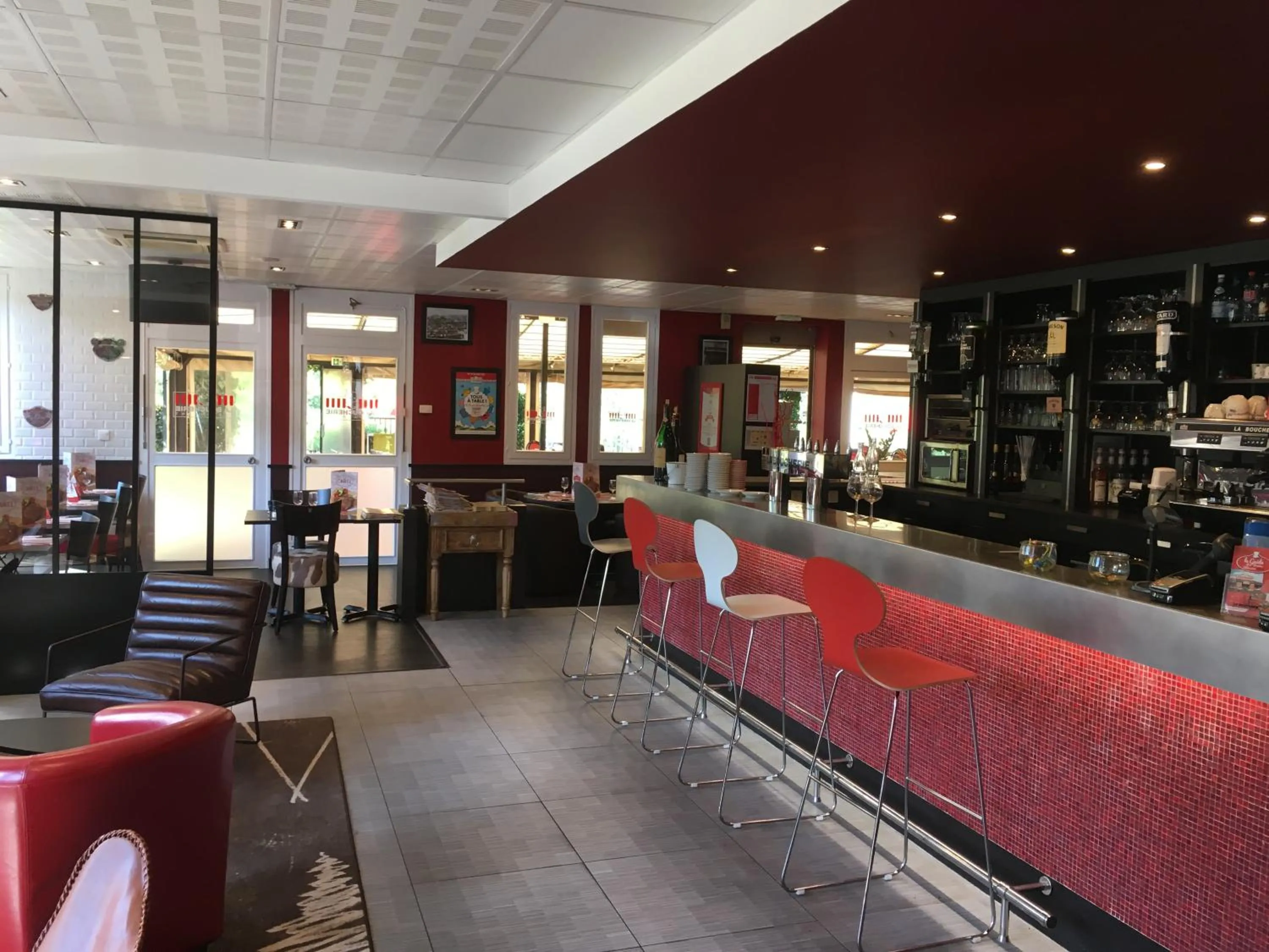 Lounge or bar in ibis Antibes Sophia-Antipolis