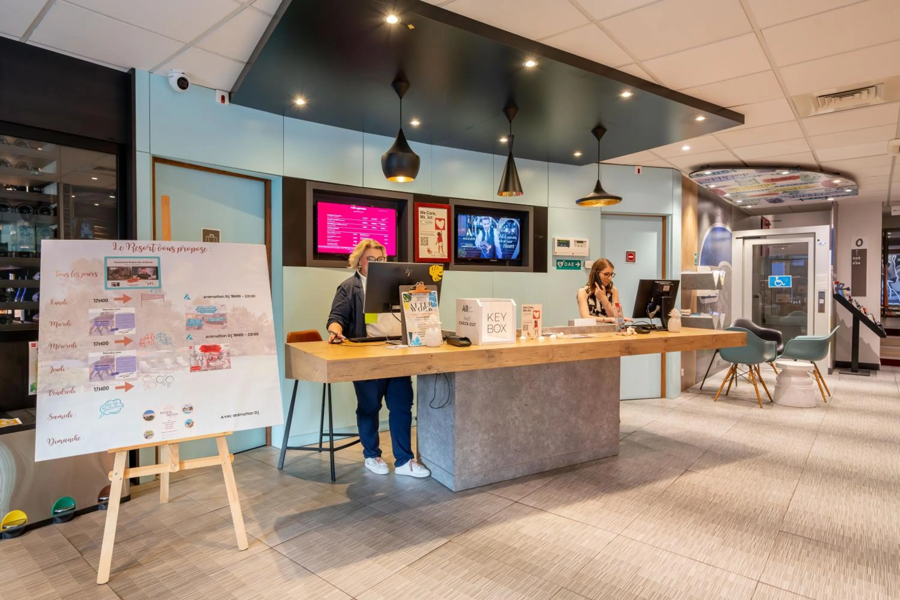 Lobby or reception in ibis Antibes Sophia-Antipolis