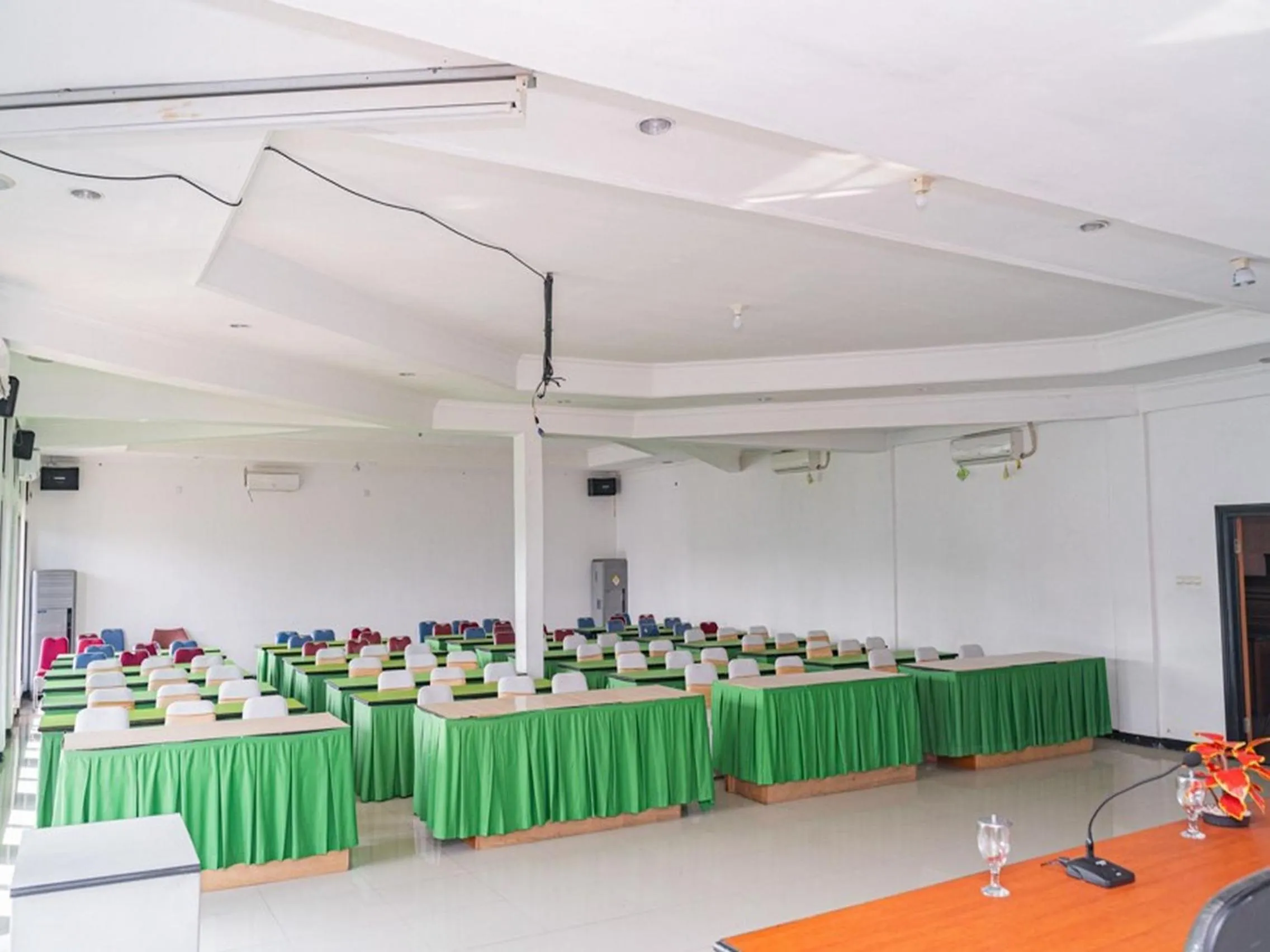 Business facilities in RedDoorz Plus @ Cibogo Puncak 3