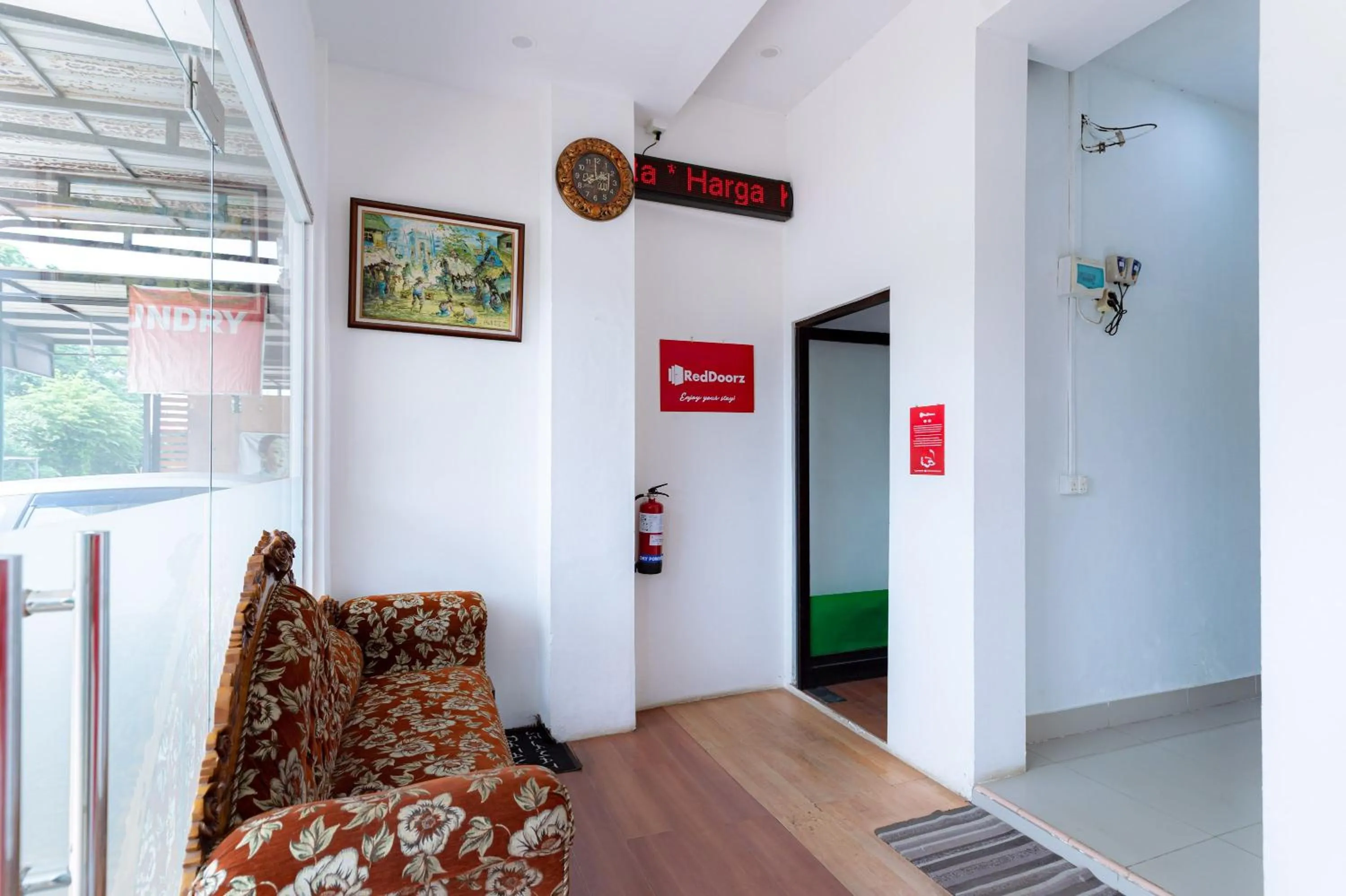 Living room in RedDoorz near Hang Nadim Batam Airport