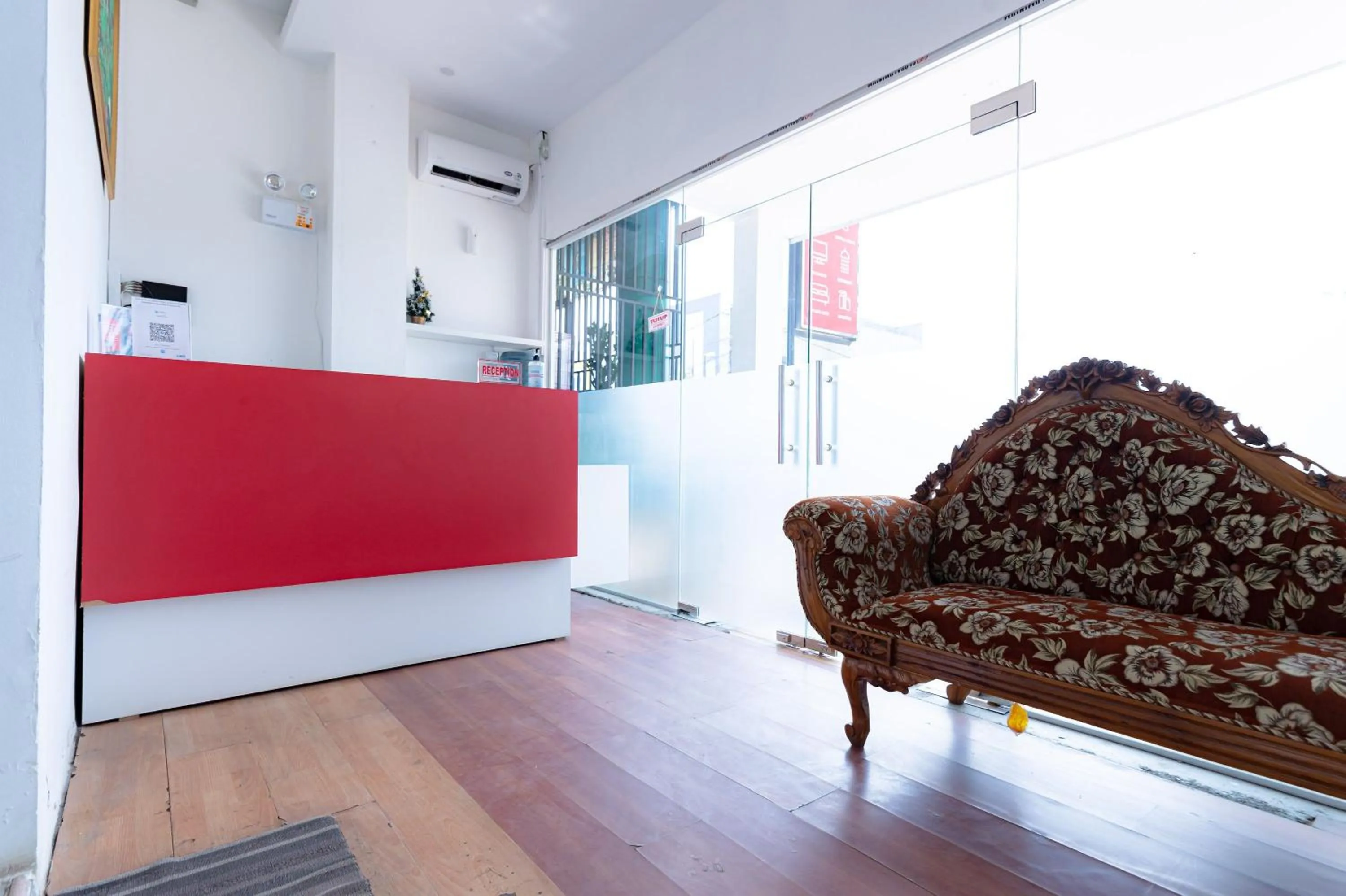 Lobby or reception in RedDoorz near Hang Nadim Batam Airport
