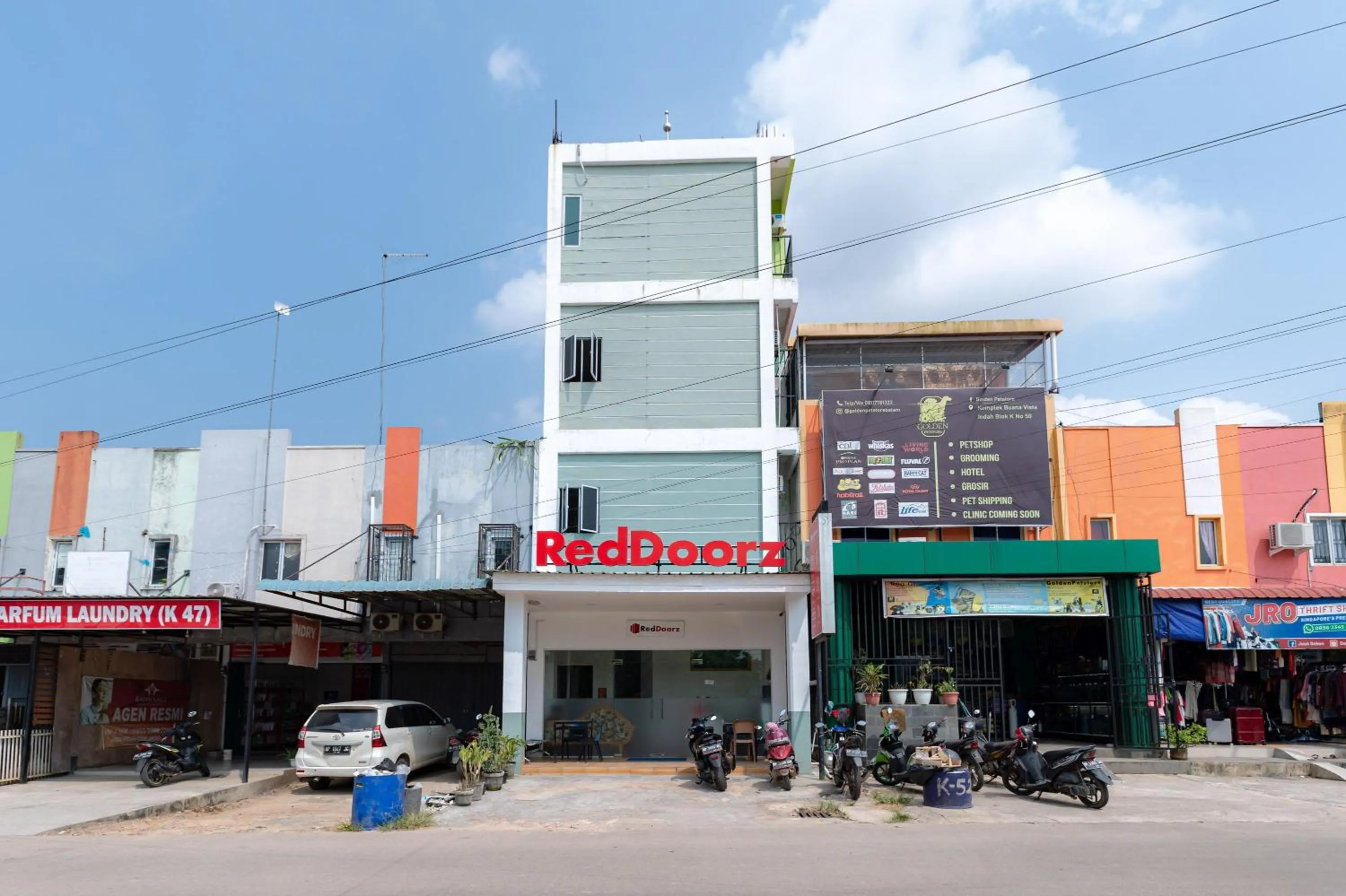 Property building in RedDoorz near Hang Nadim Batam Airport
