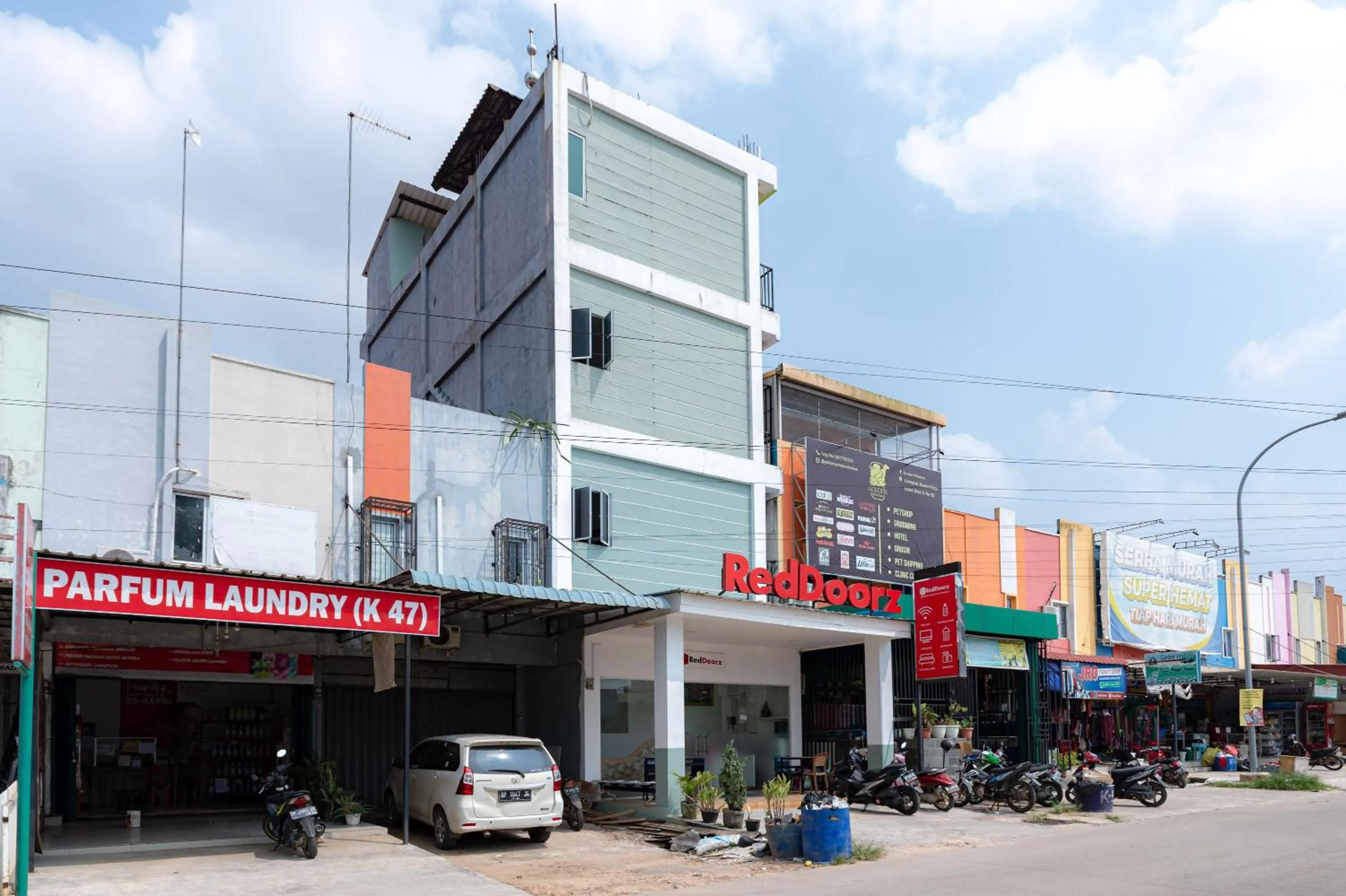Property building in RedDoorz near Hang Nadim Batam Airport