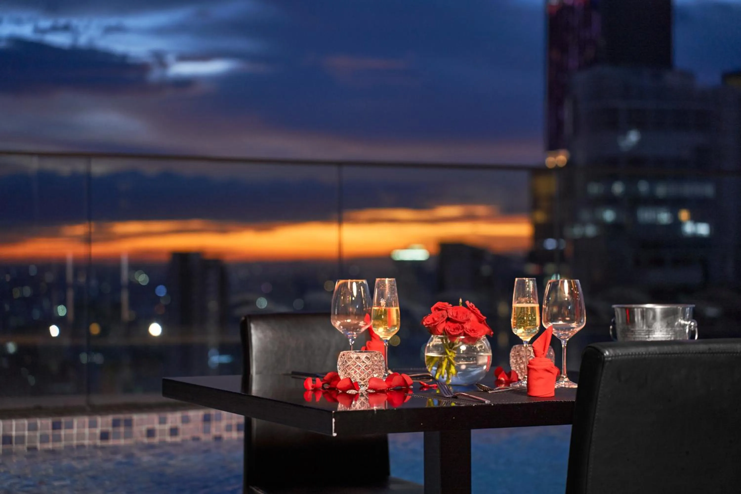 Swimming pool in Luxcity Hotel & Apartment