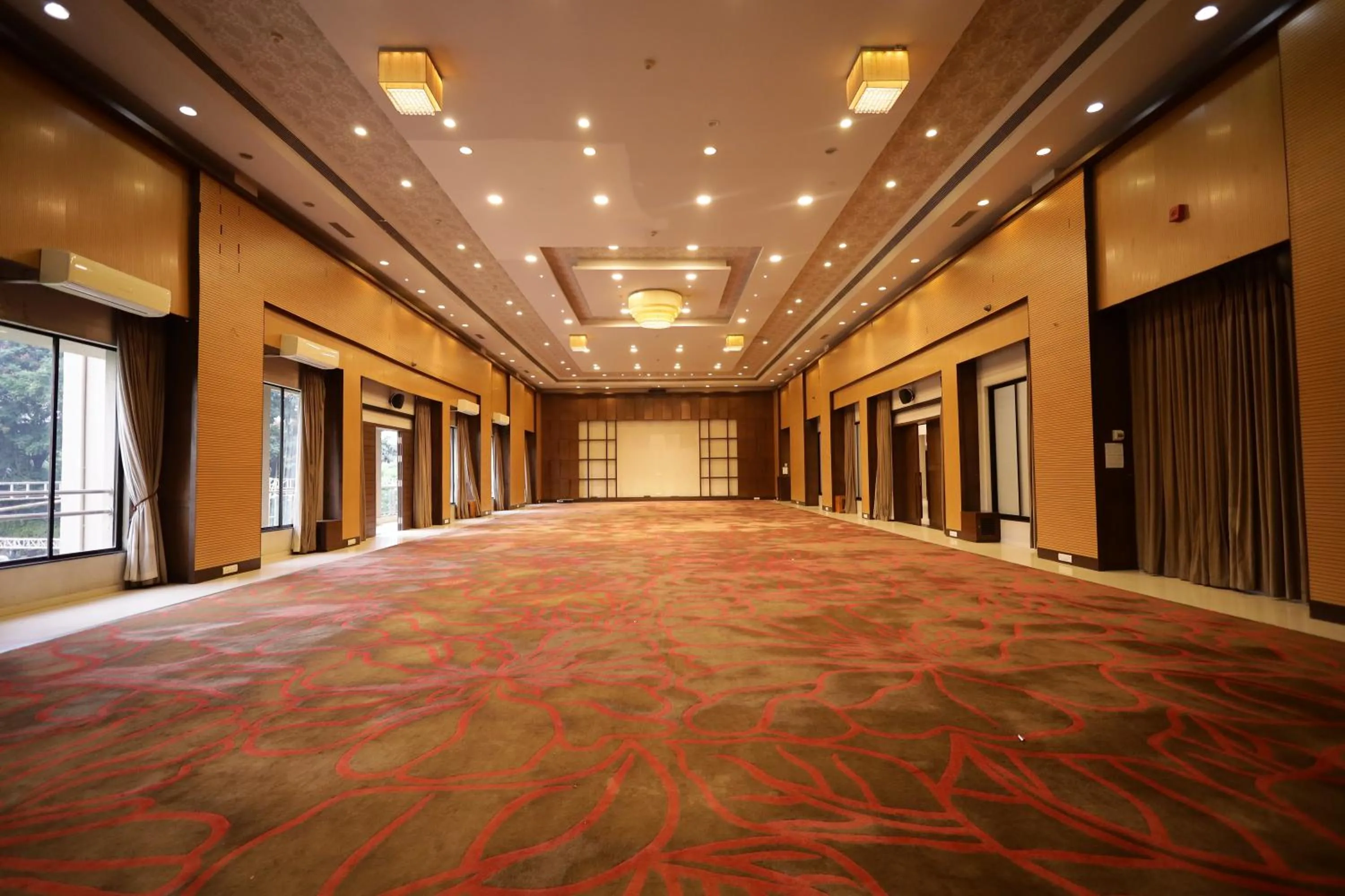 Banquet/Function facilities in Hotel President Banquet & Lawn