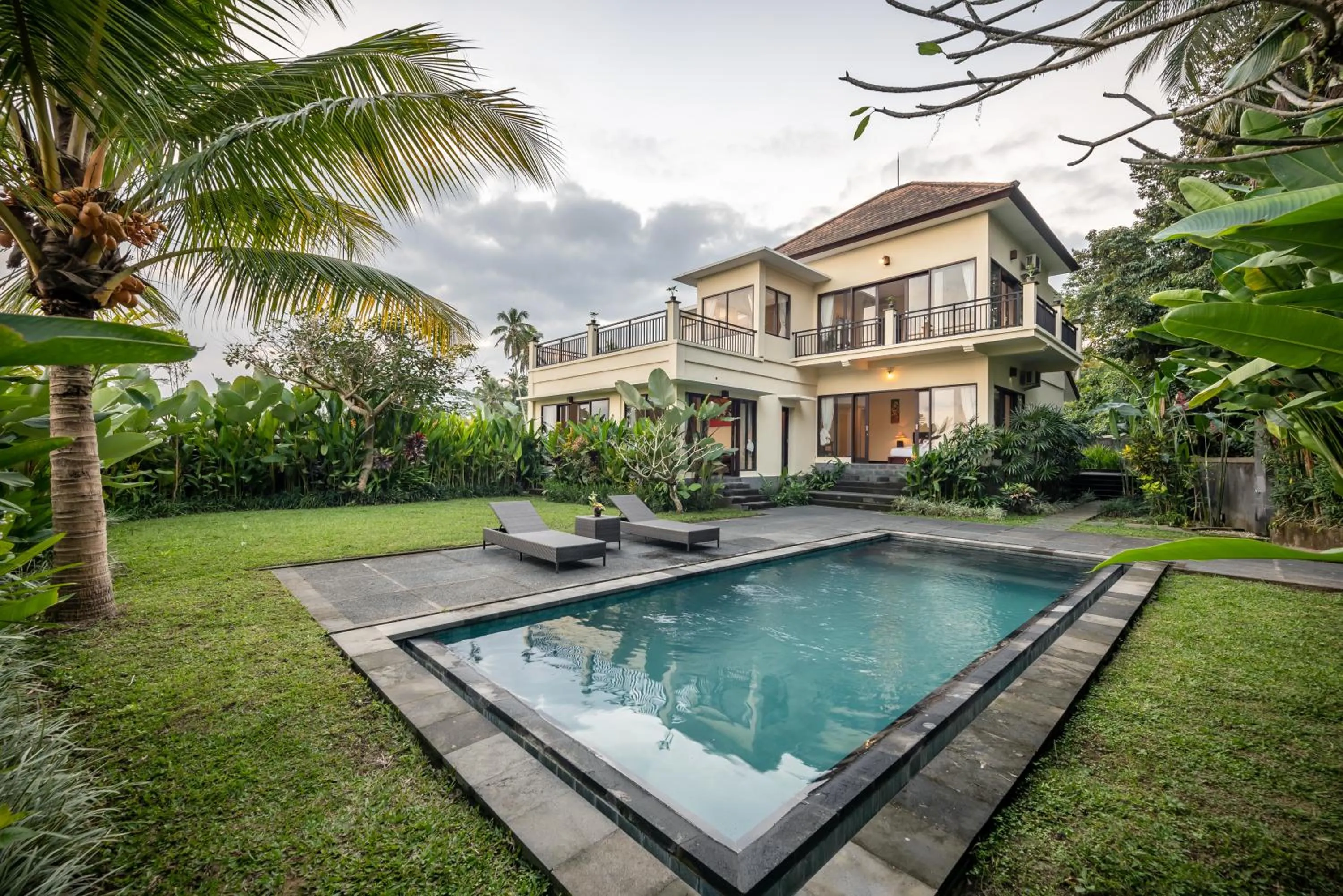 Property building in Mardika Private Villa