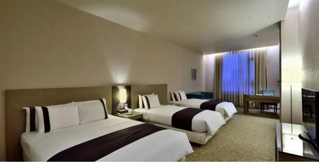 Property building, Bed in Shinkansen Grand Hotel