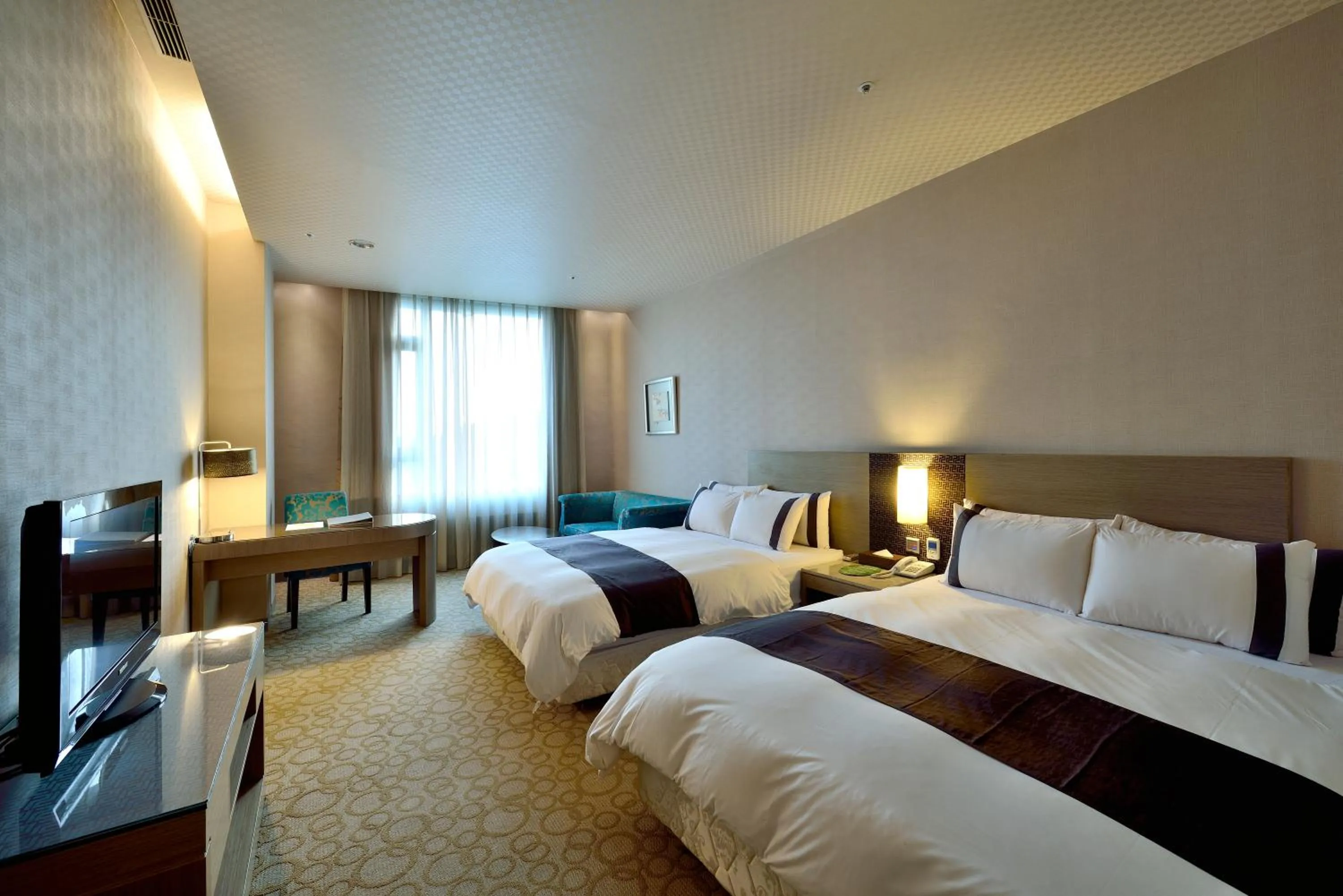 Bed in Shinkansen Grand Hotel