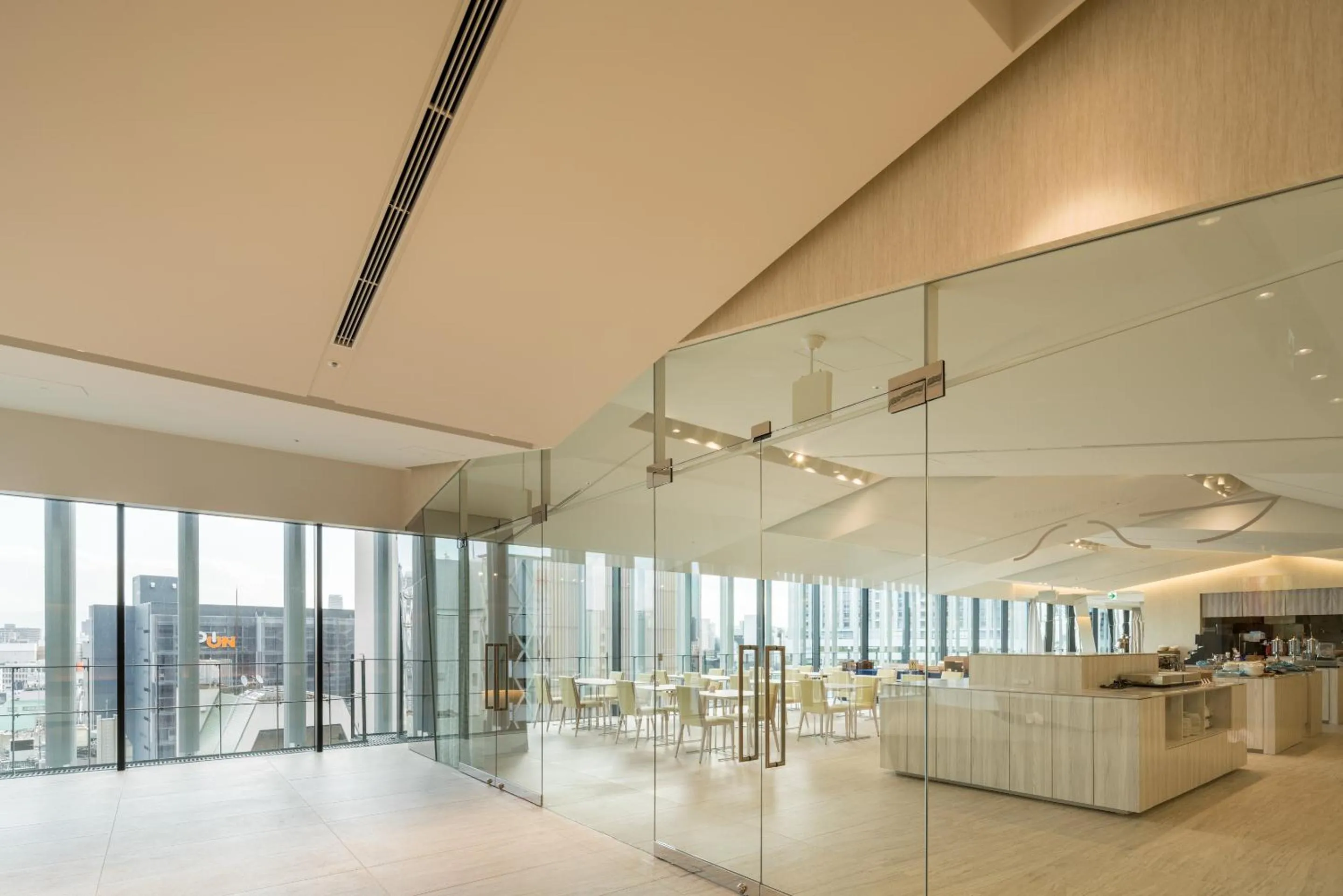 Restaurant/places to eat in Hotel Royal Classic Osaka