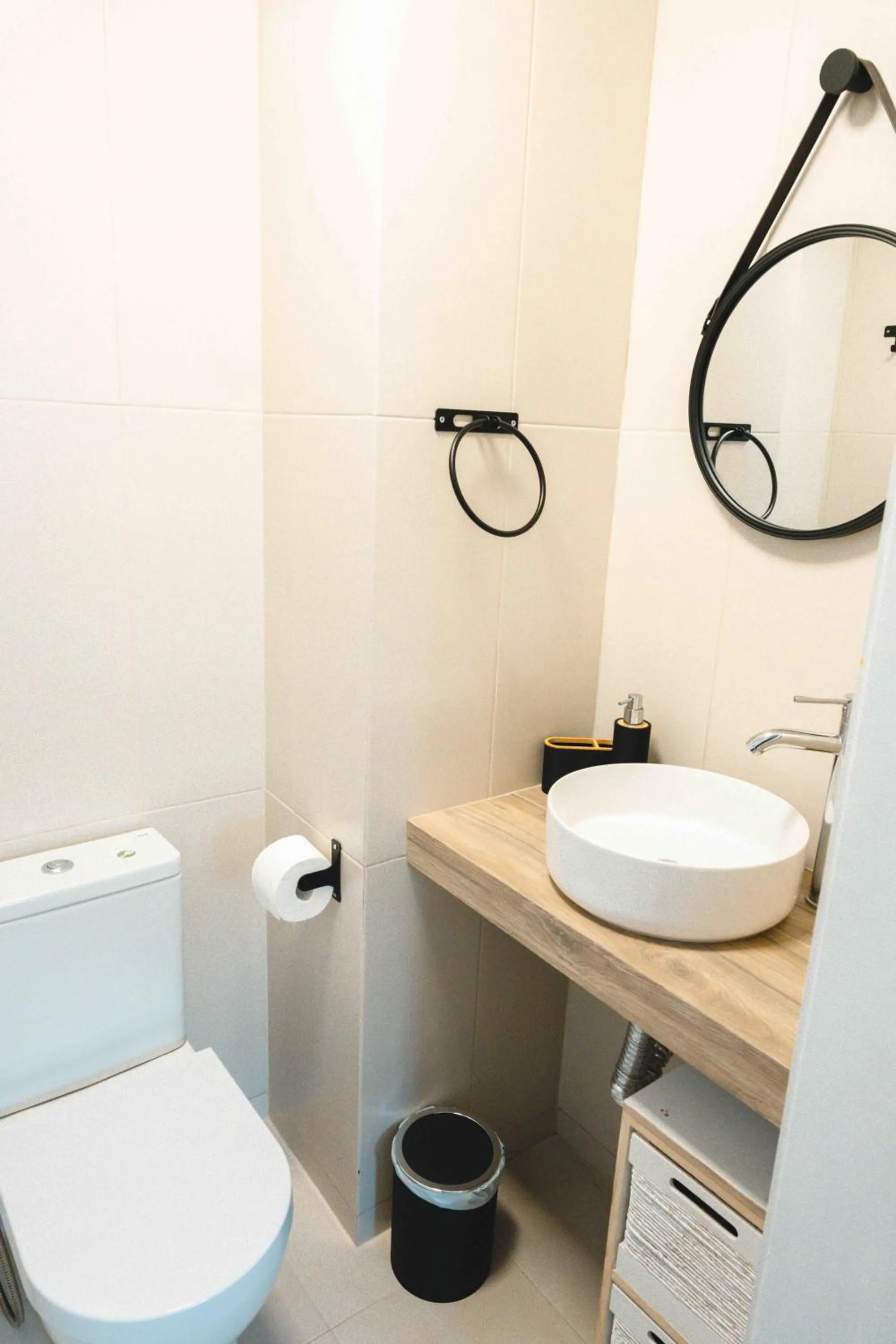 Toilet in Cascais Bay Hostel