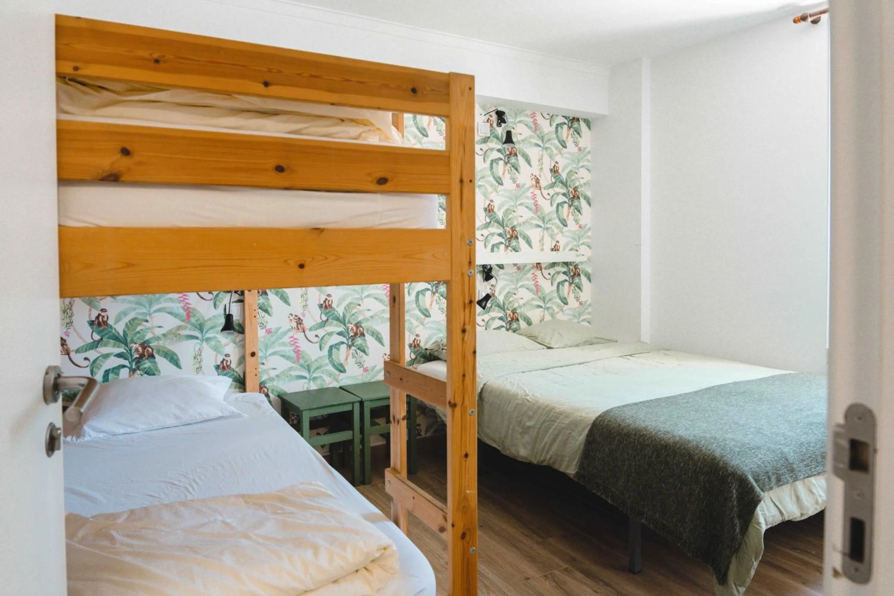 Bedroom, Bed in Cascais Bay Hostel