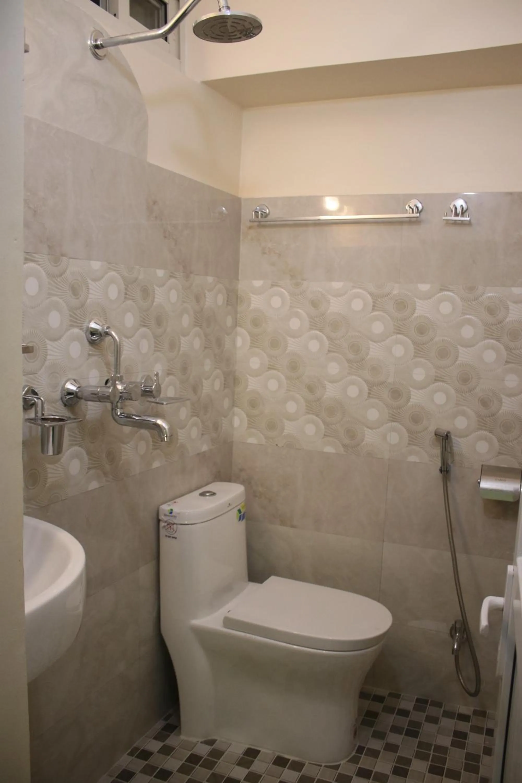 Shower in Pokhara Tourist Home