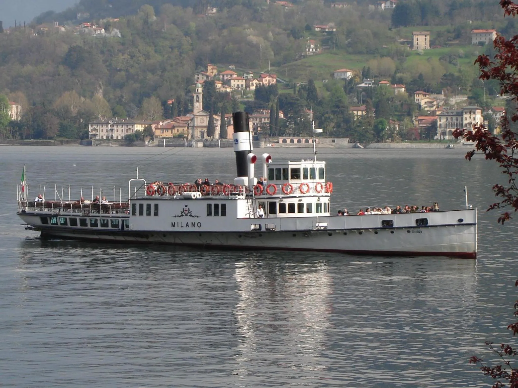 Property building in Tremezzo Bella Vista by LoveComo