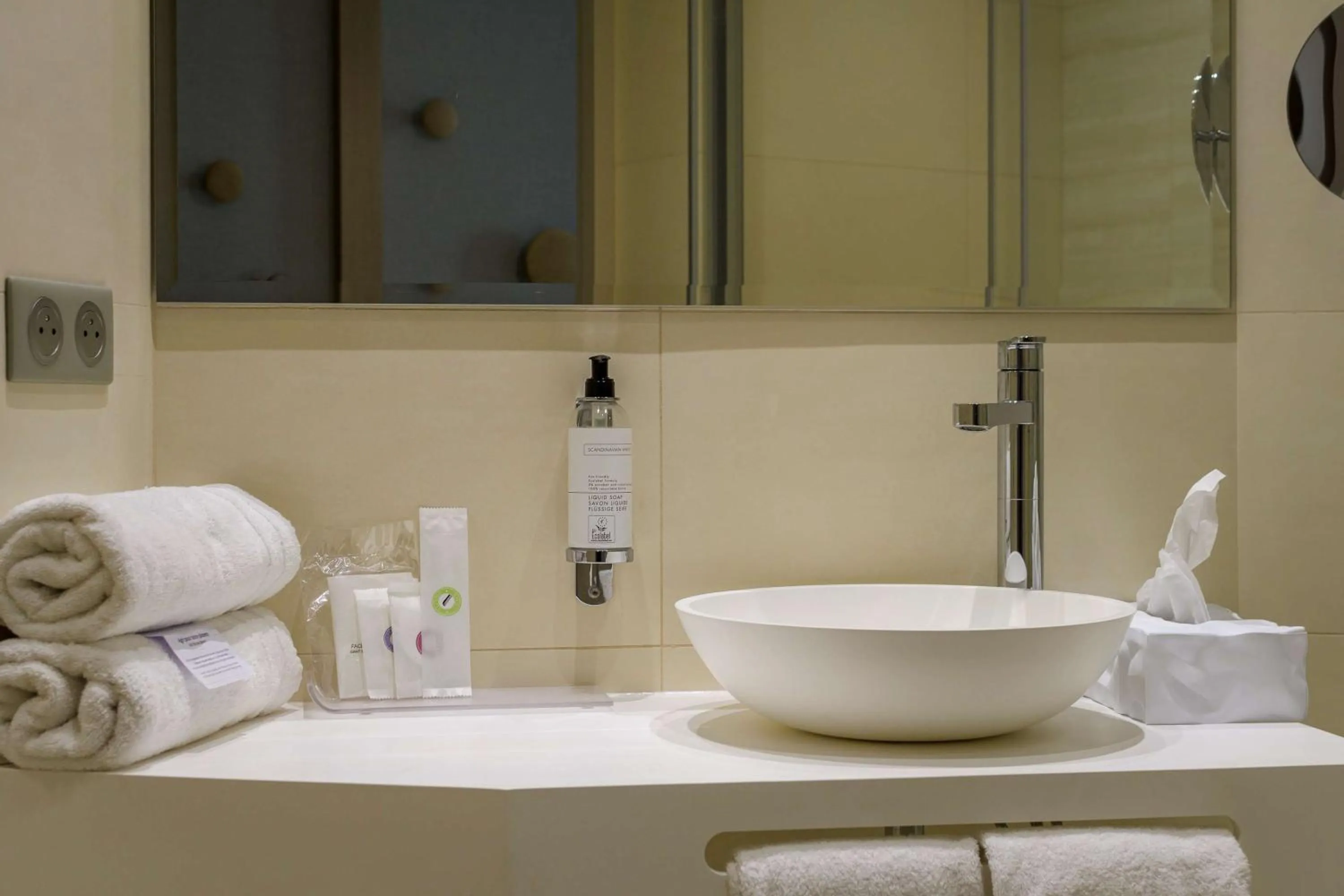 Bathroom in Best Western Montecristo-Bastia