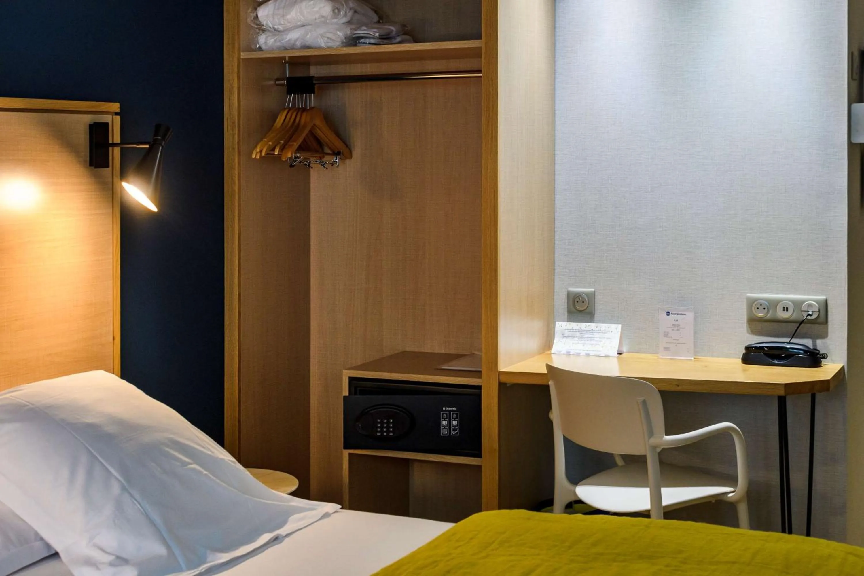 Photo of the whole room, Bed in Best Western Montecristo-Bastia