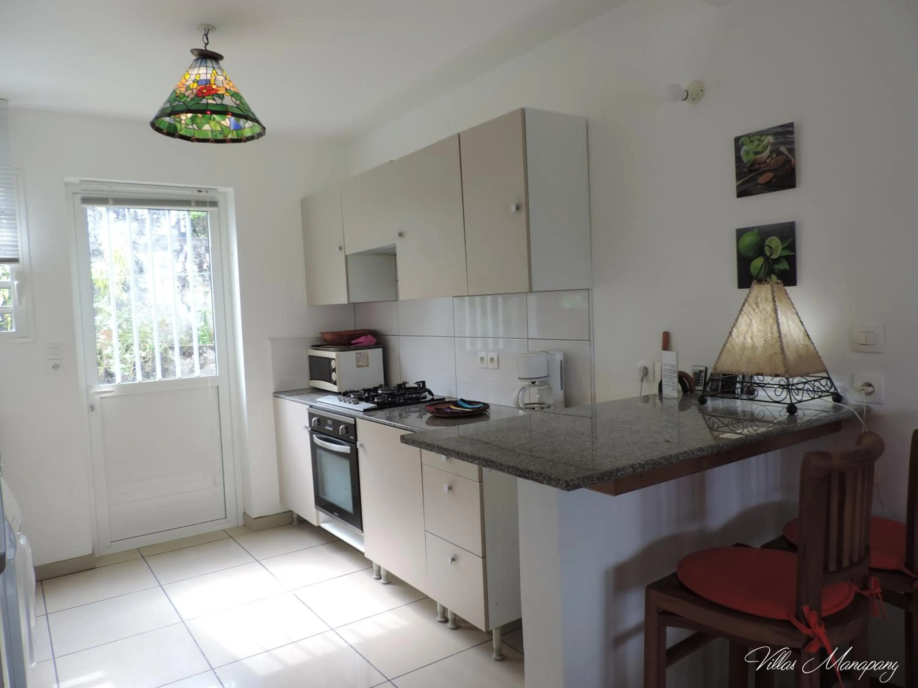 Kitchen or kitchenette in Villas Manapany