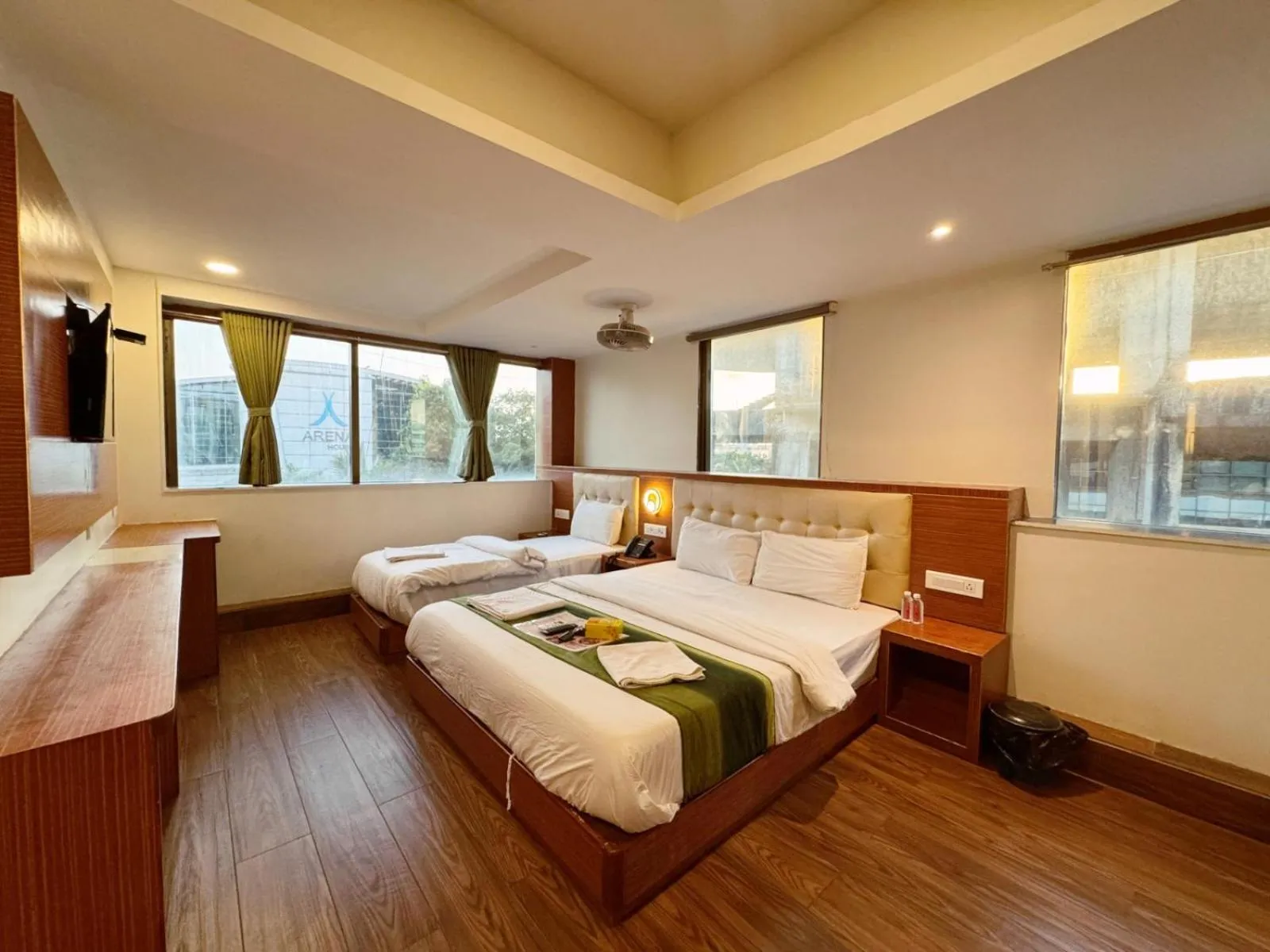 Bedroom, Bed in Aflon midc andheri east