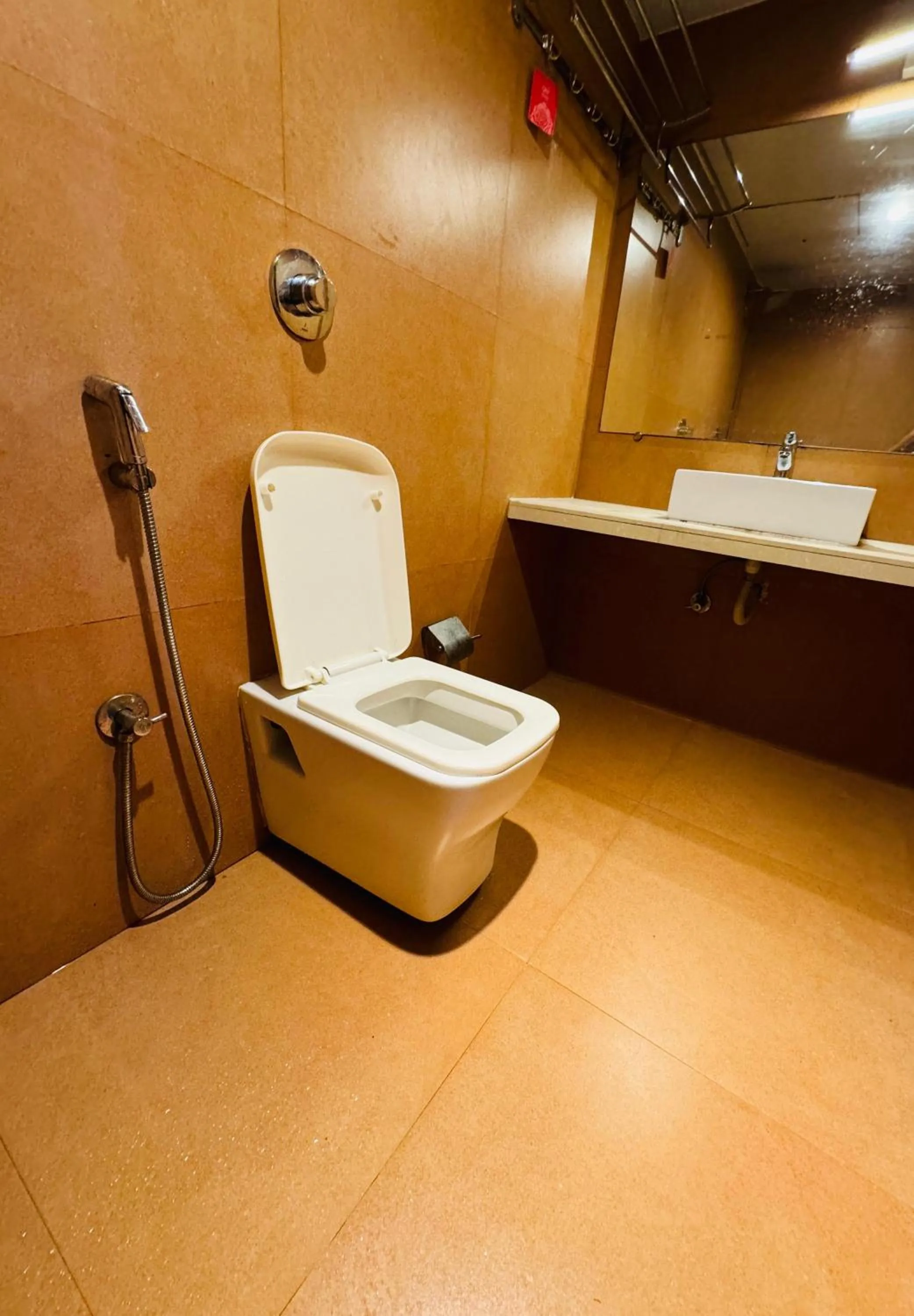 Bathroom in Aflon midc andheri east