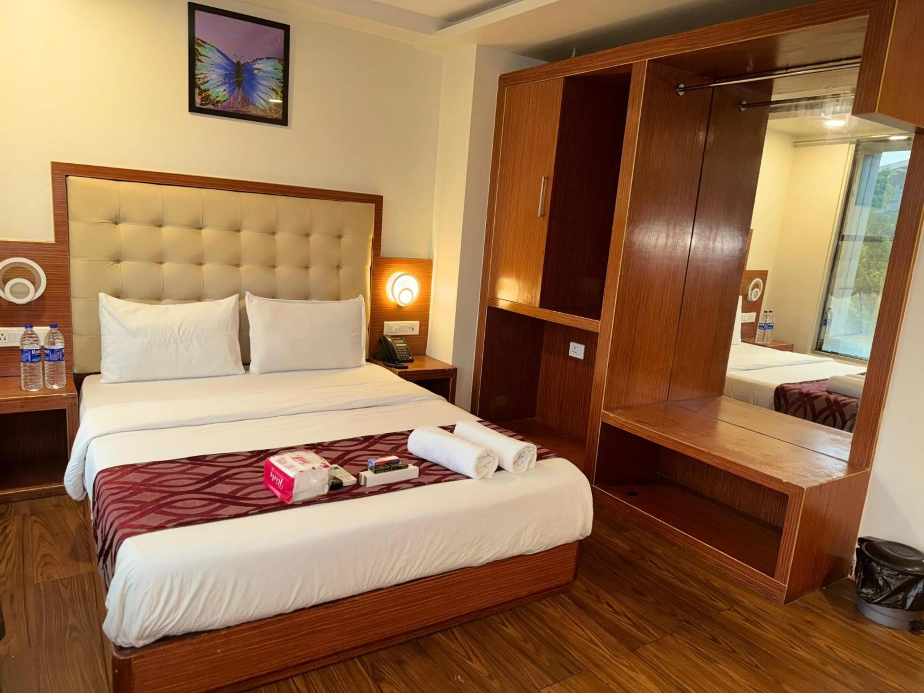 Bedroom, Bed in Aflon midc andheri east