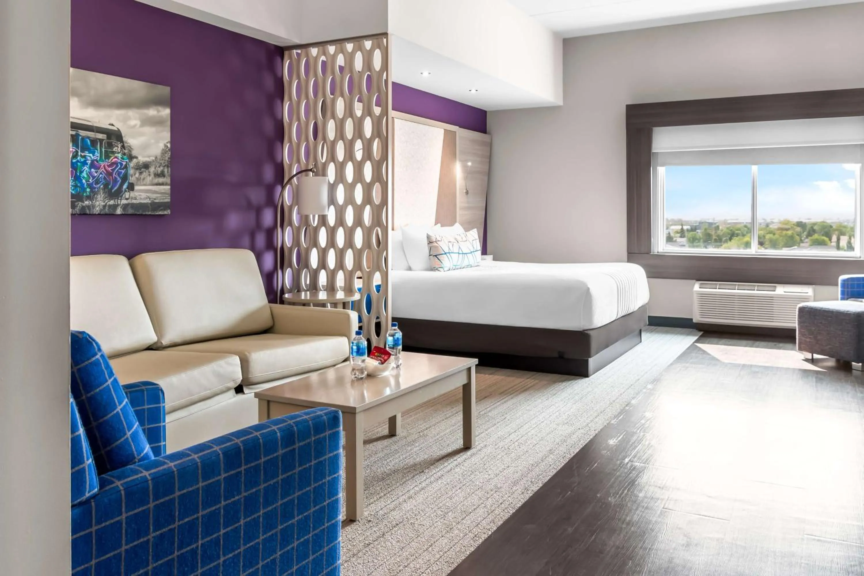 Photo of the whole room, Bed in Best Western Premier Winnipeg East