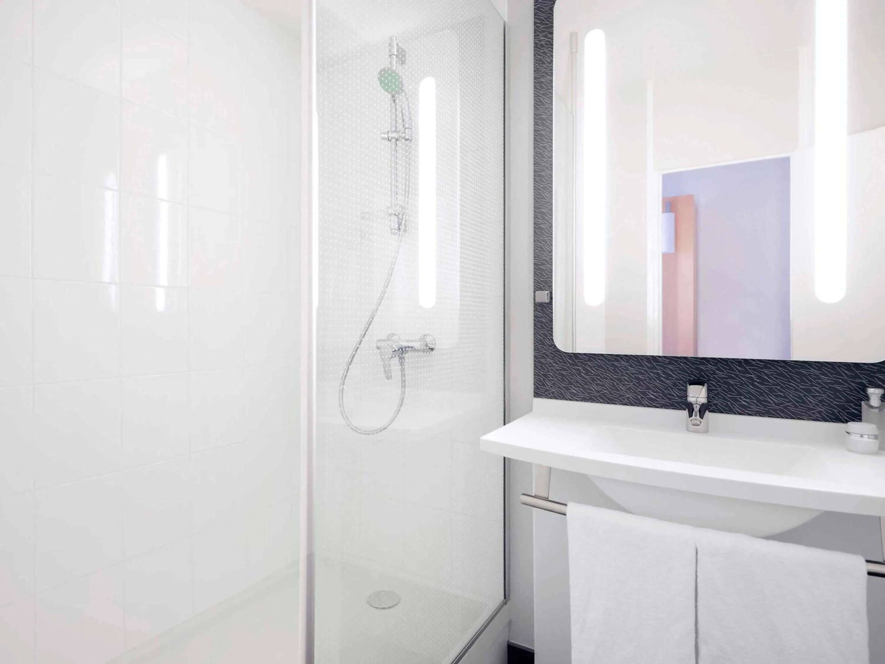 Bedroom in ibis Montpellier Centre Comedie