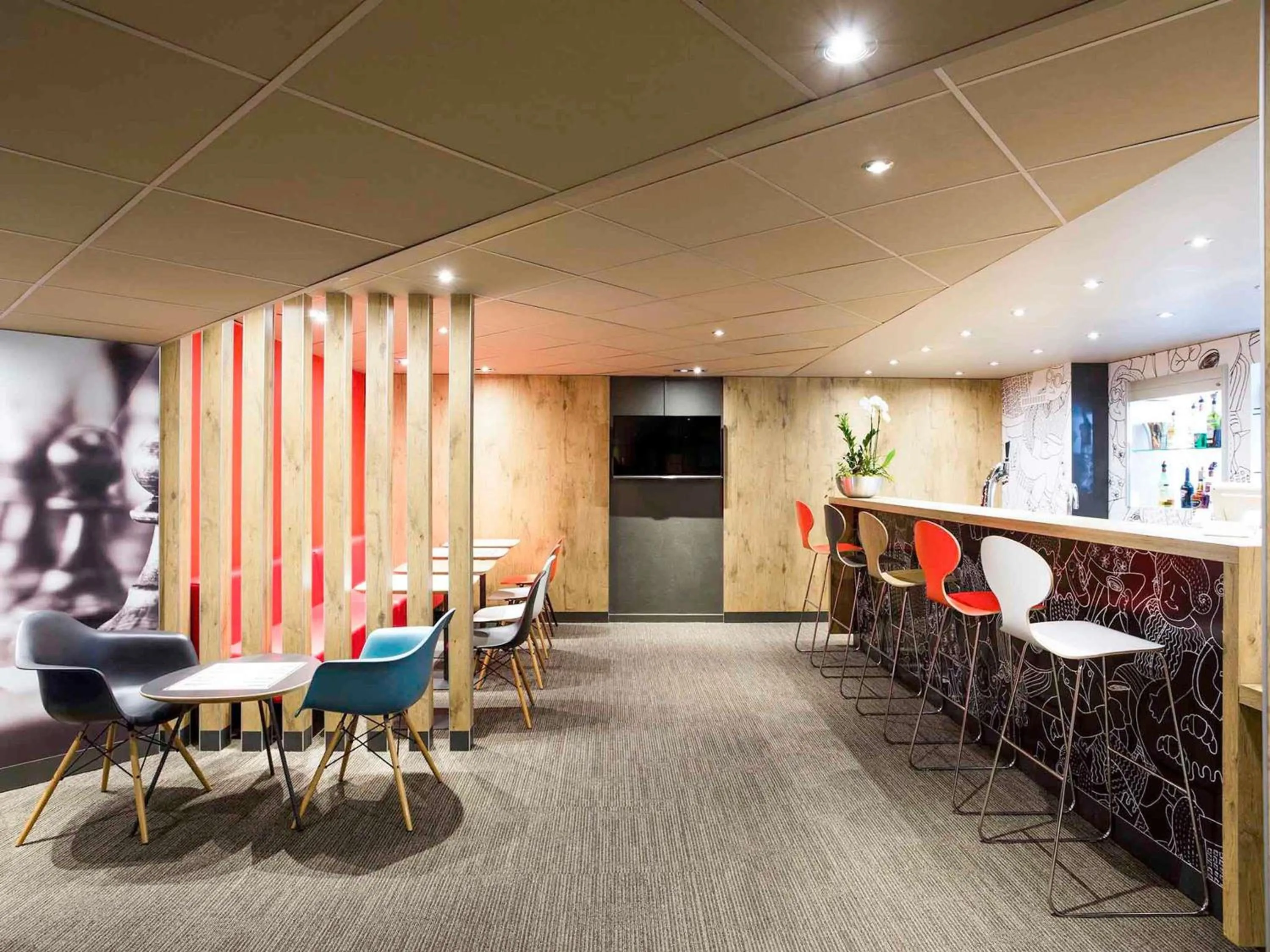 Lounge or bar in ibis Montpellier Centre Comedie