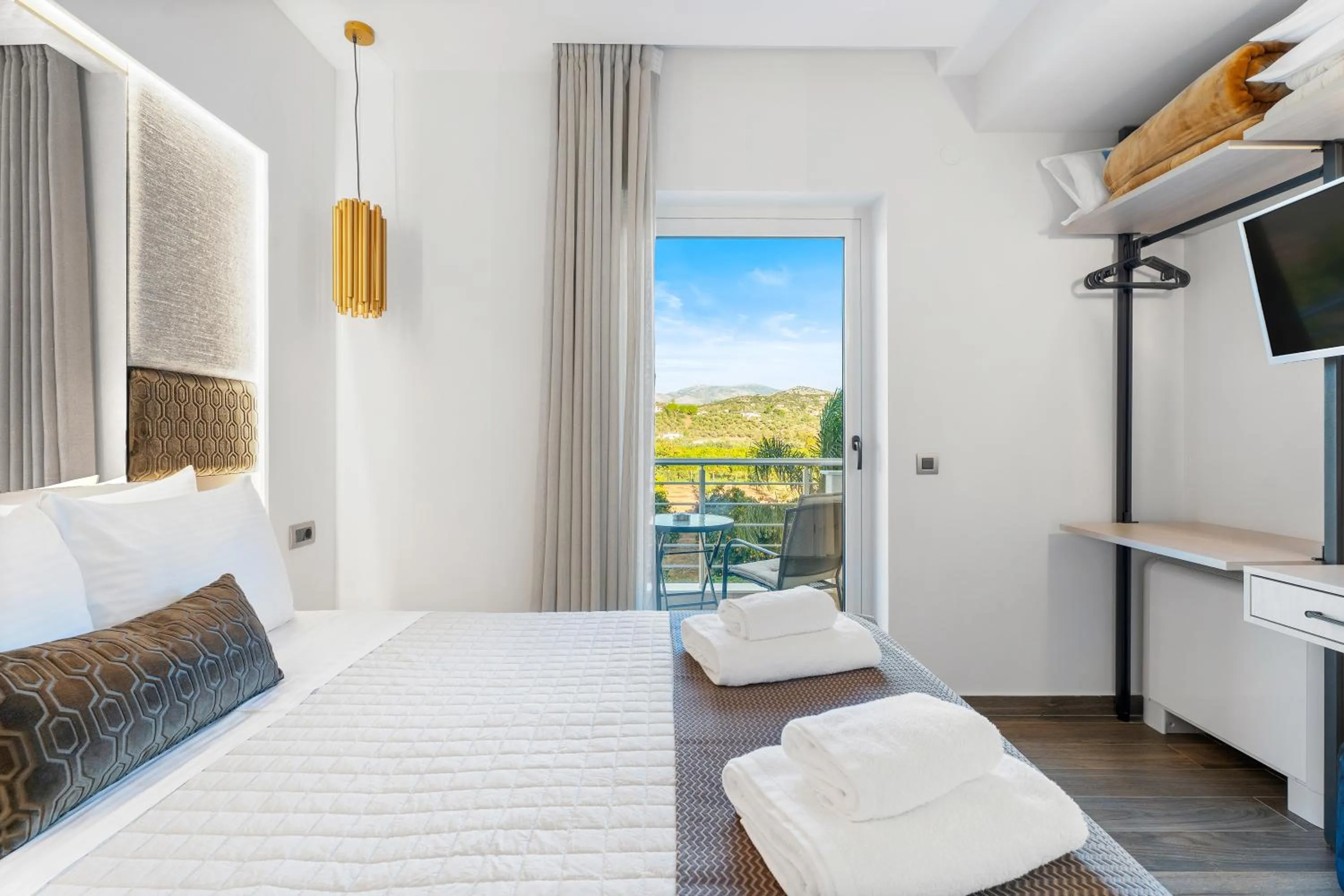 Balcony/Terrace, Bed in Frunze Luxury Apartments