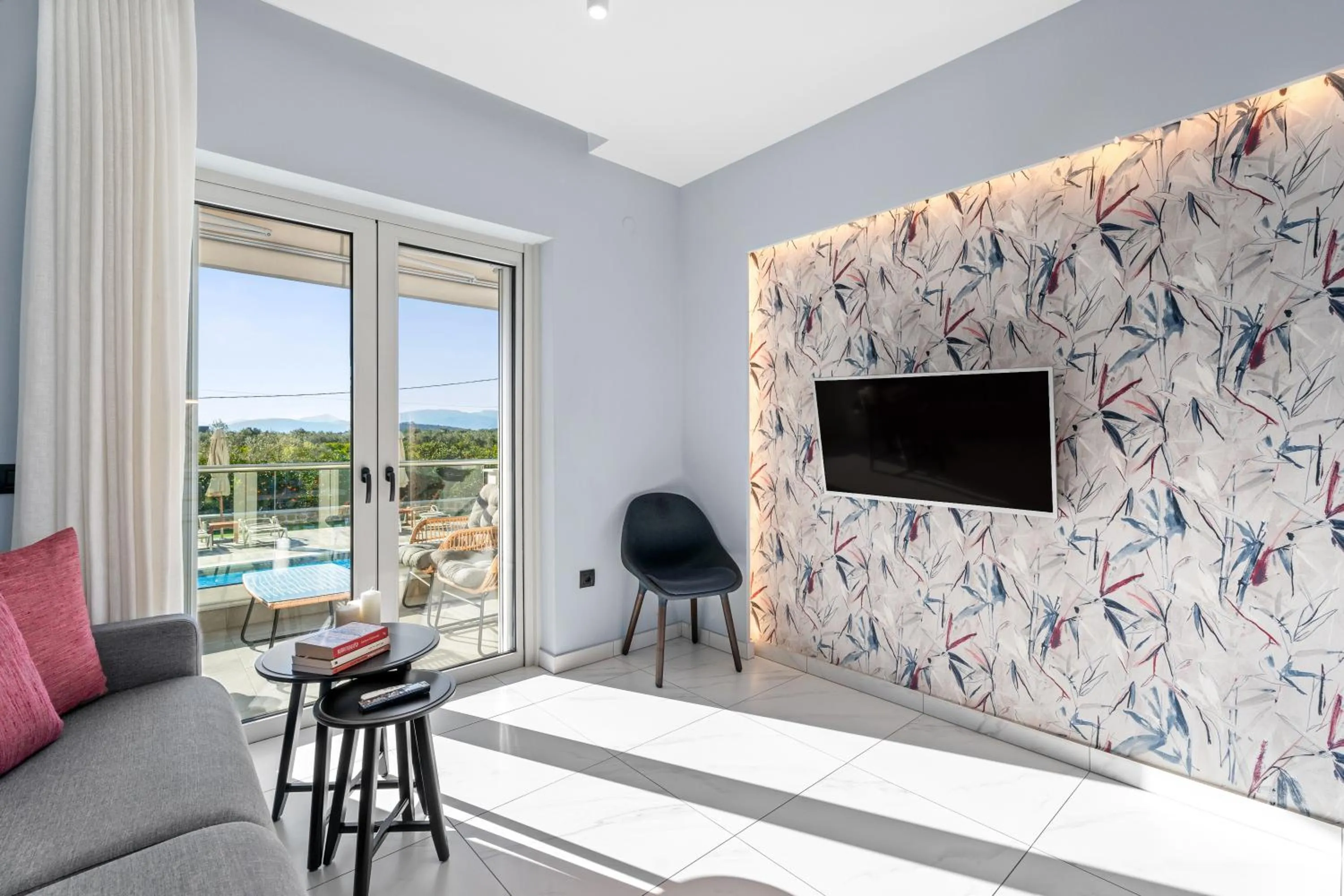 Communal lounge/ TV room in Frunze Luxury Apartments