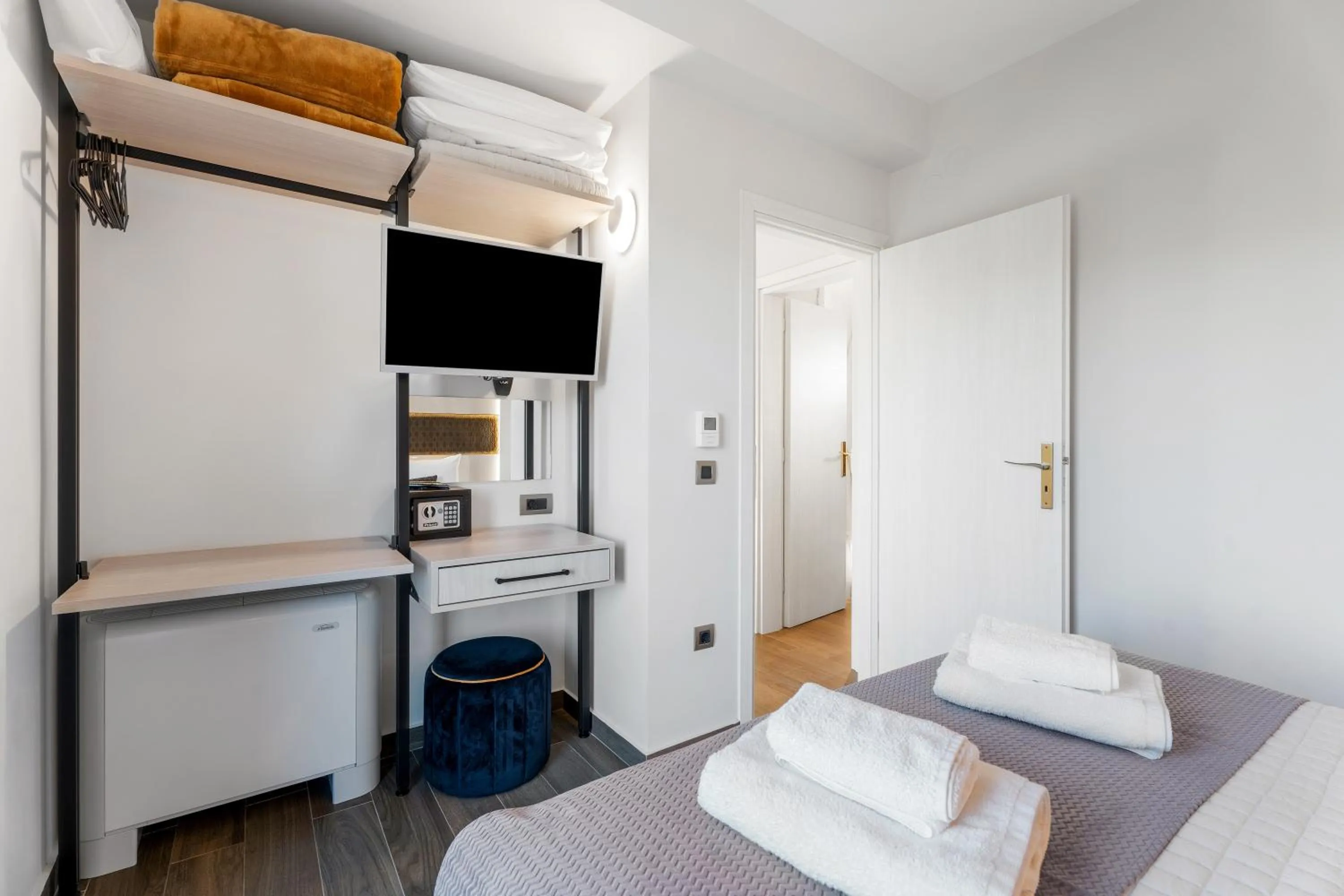 Bedroom, Bed in Frunze Luxury Apartments