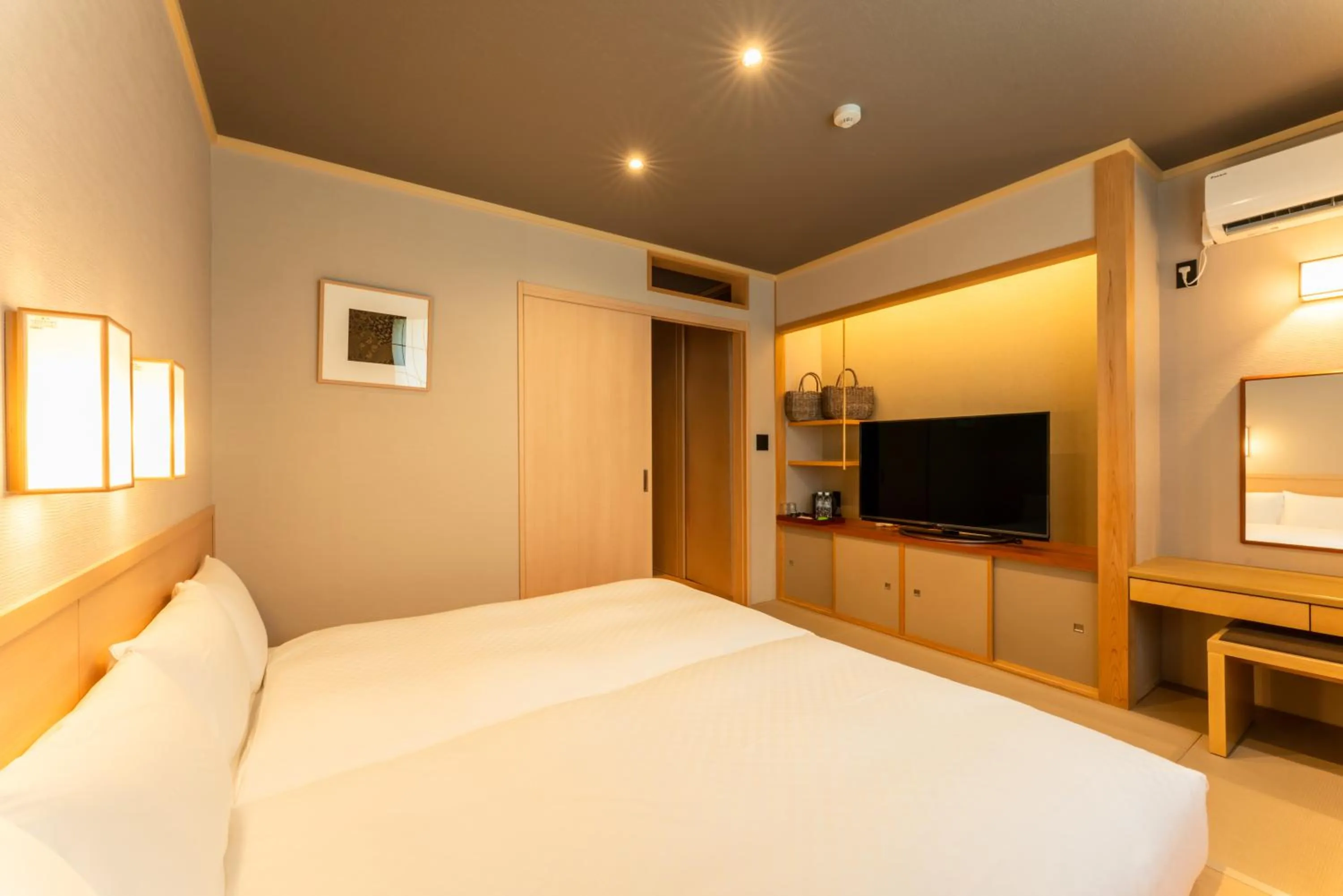 Hollywood Twin Room - single occupancy - East Building in Temple Town Hotel WAQOO Horyuji