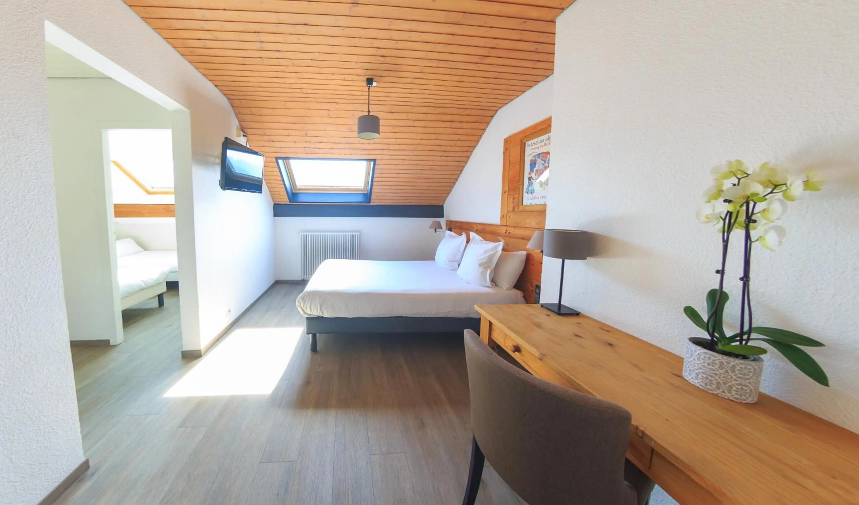 Photo of the whole room, Bed in Logis hôtel Annecy nord / Argonay