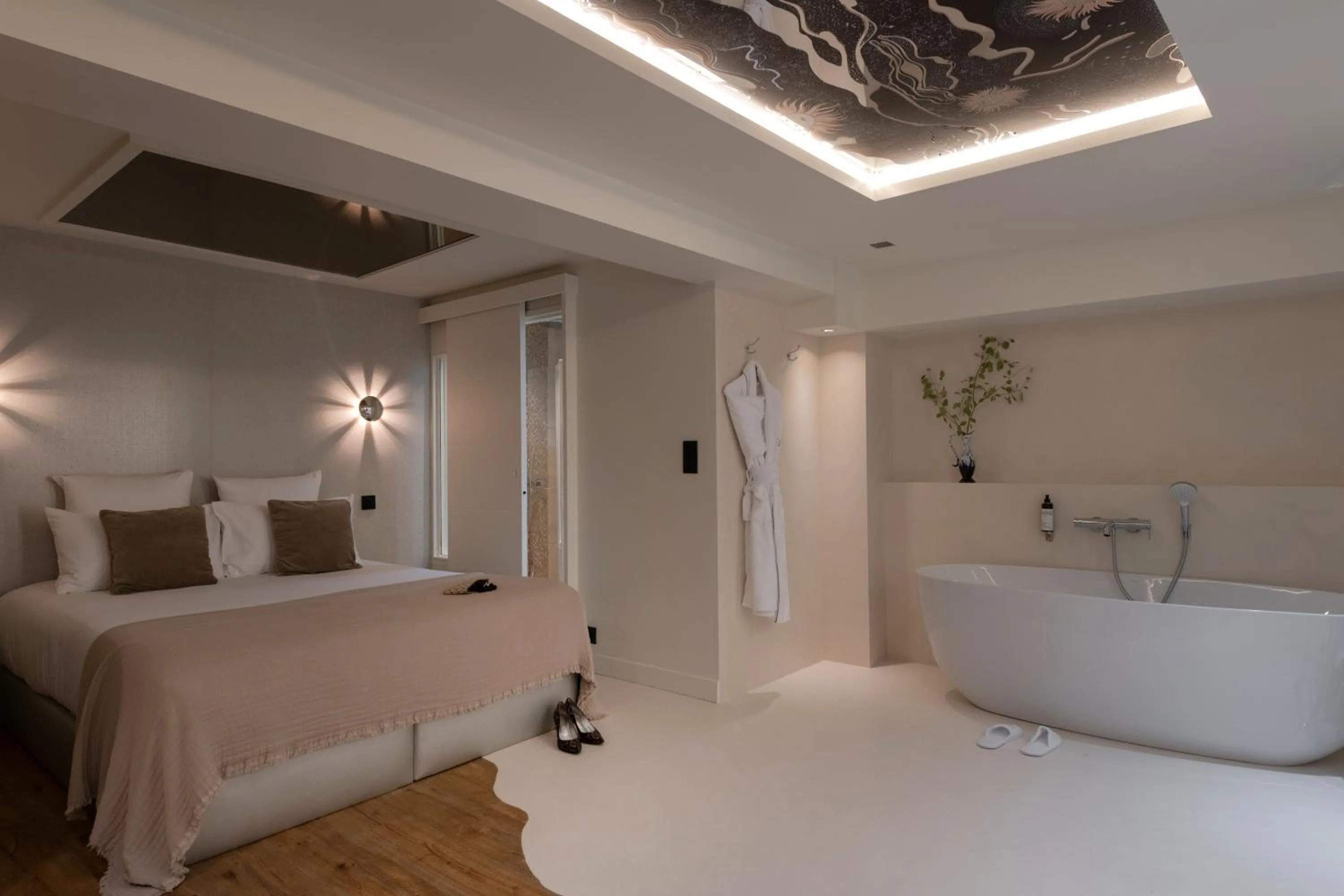 Bed in MiHotel Le Gourguillon