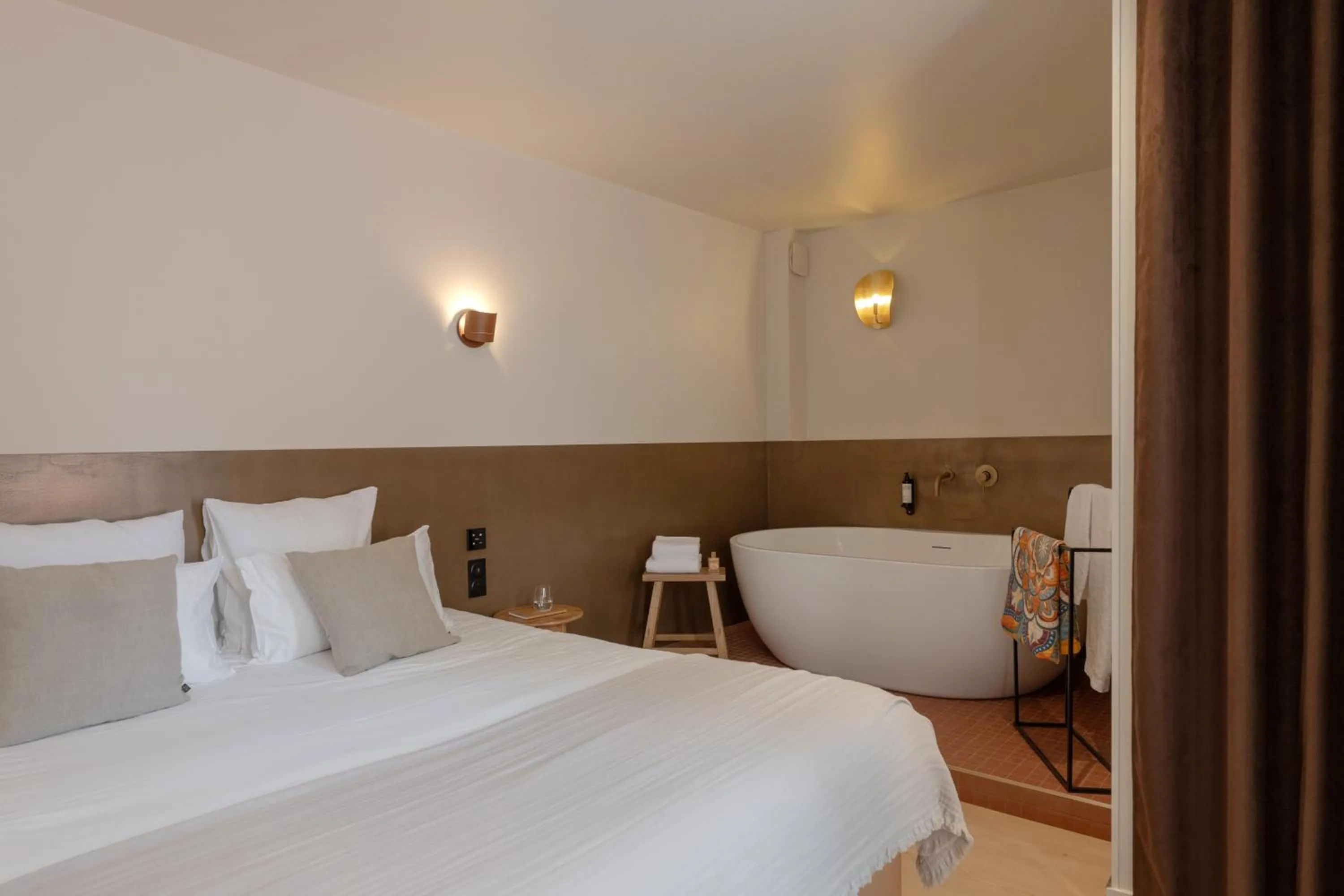 Bed in MiHotel Le Gourguillon