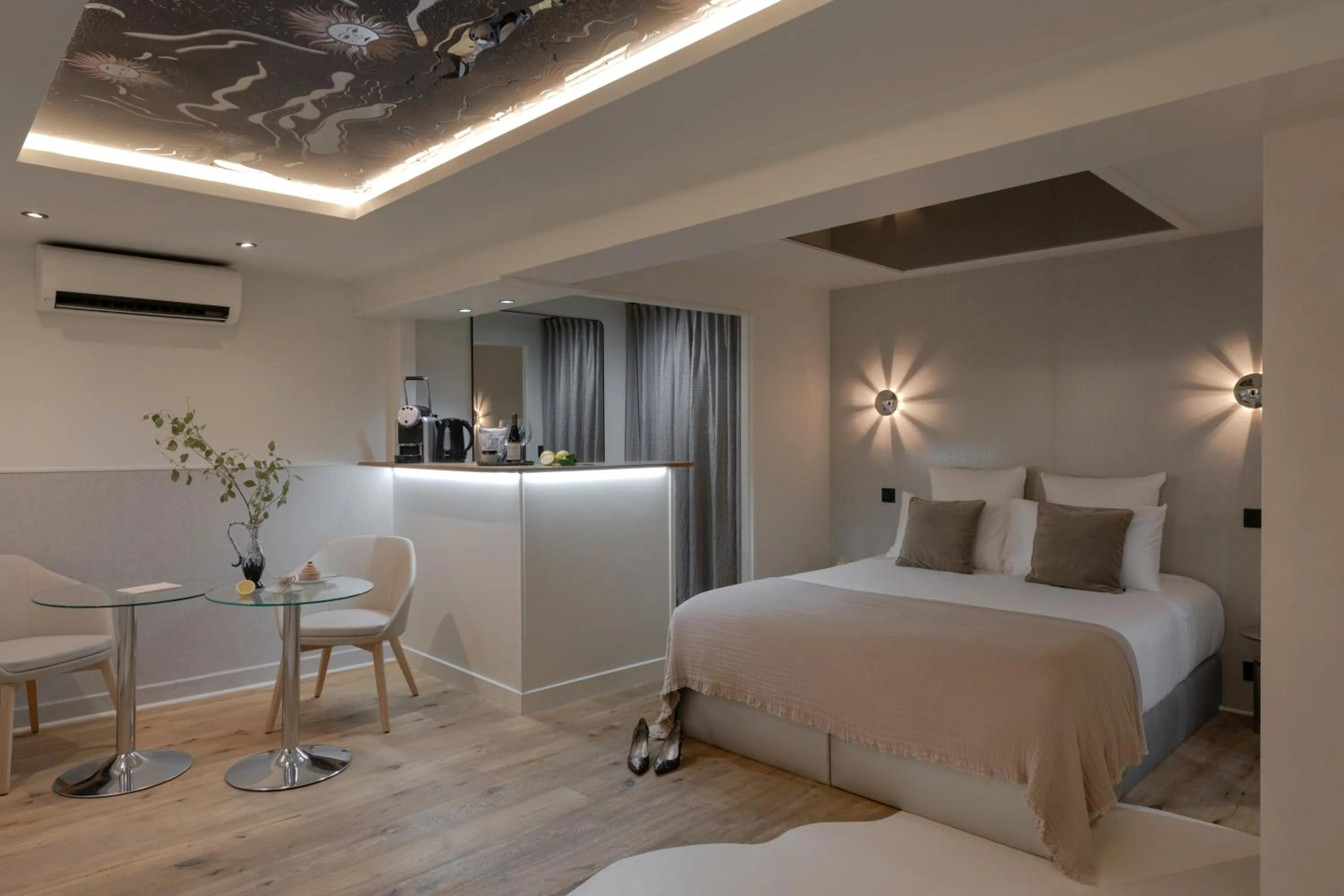 Bed in MiHotel Le Gourguillon