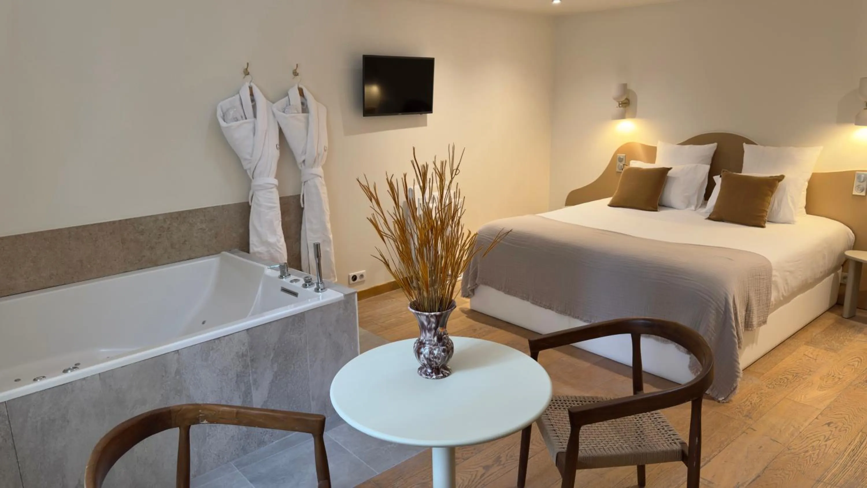 Bed in MiHotel Le Gourguillon