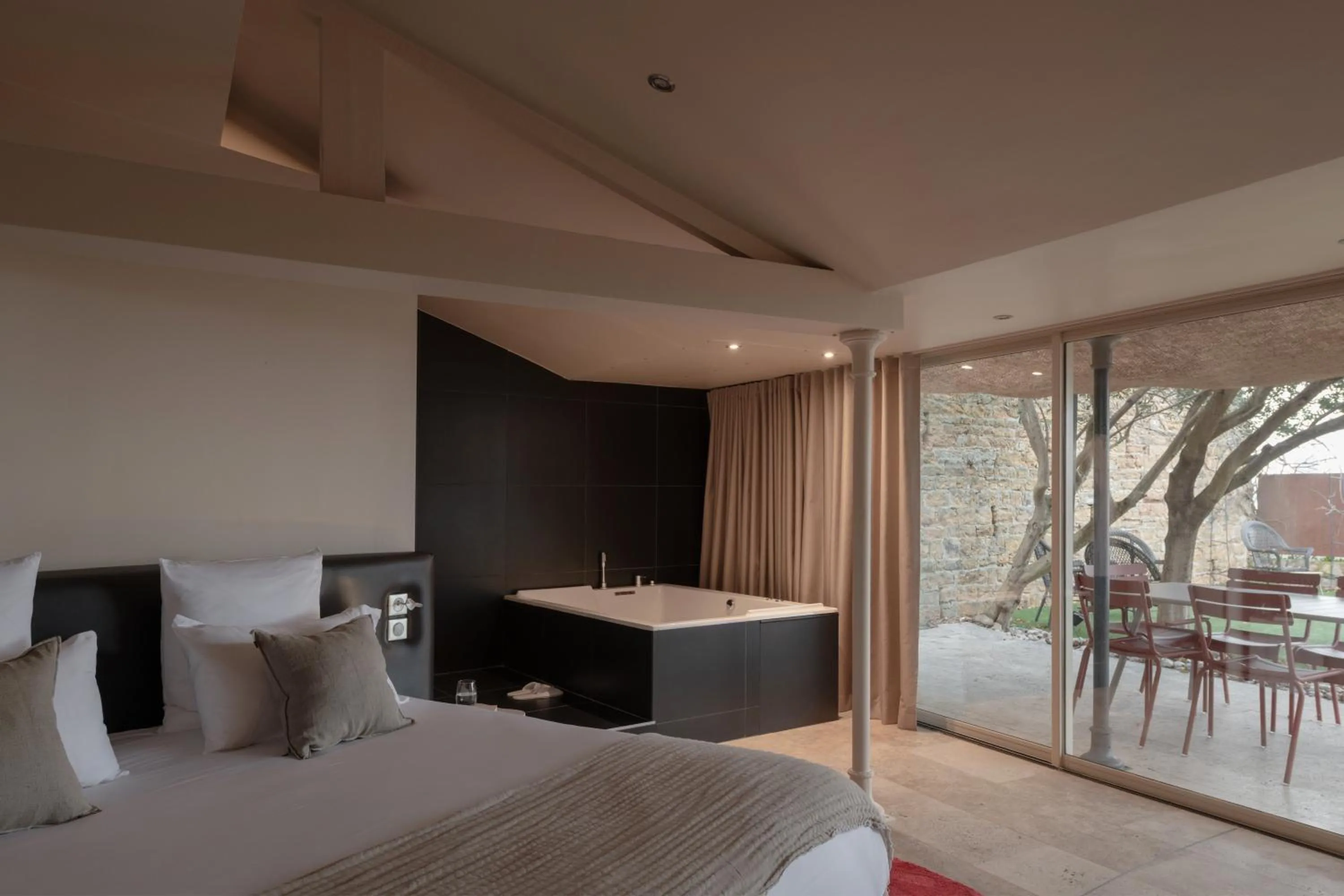 Bed in MiHotel Le Gourguillon