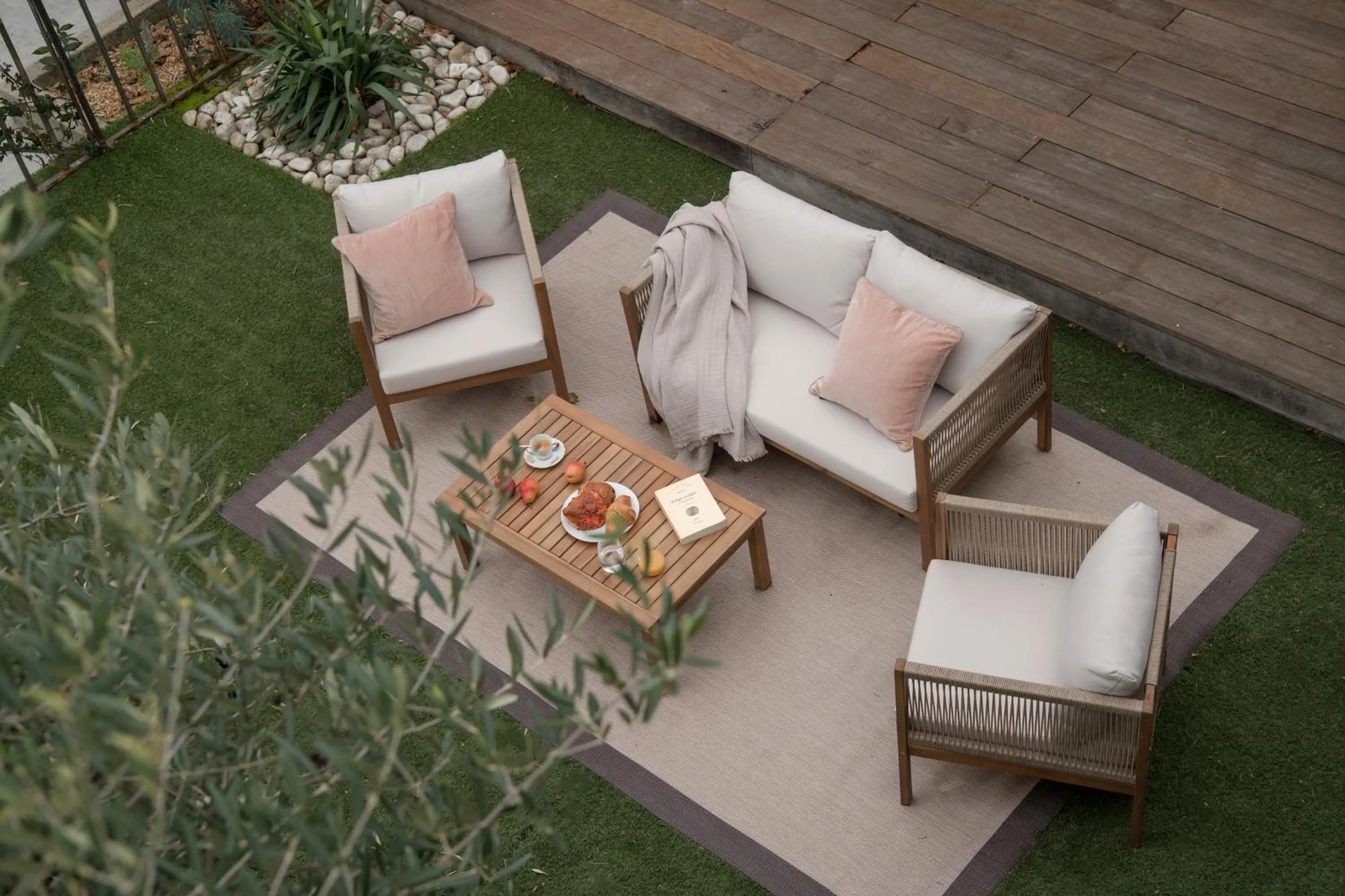 Patio in MiHotel Le Gourguillon