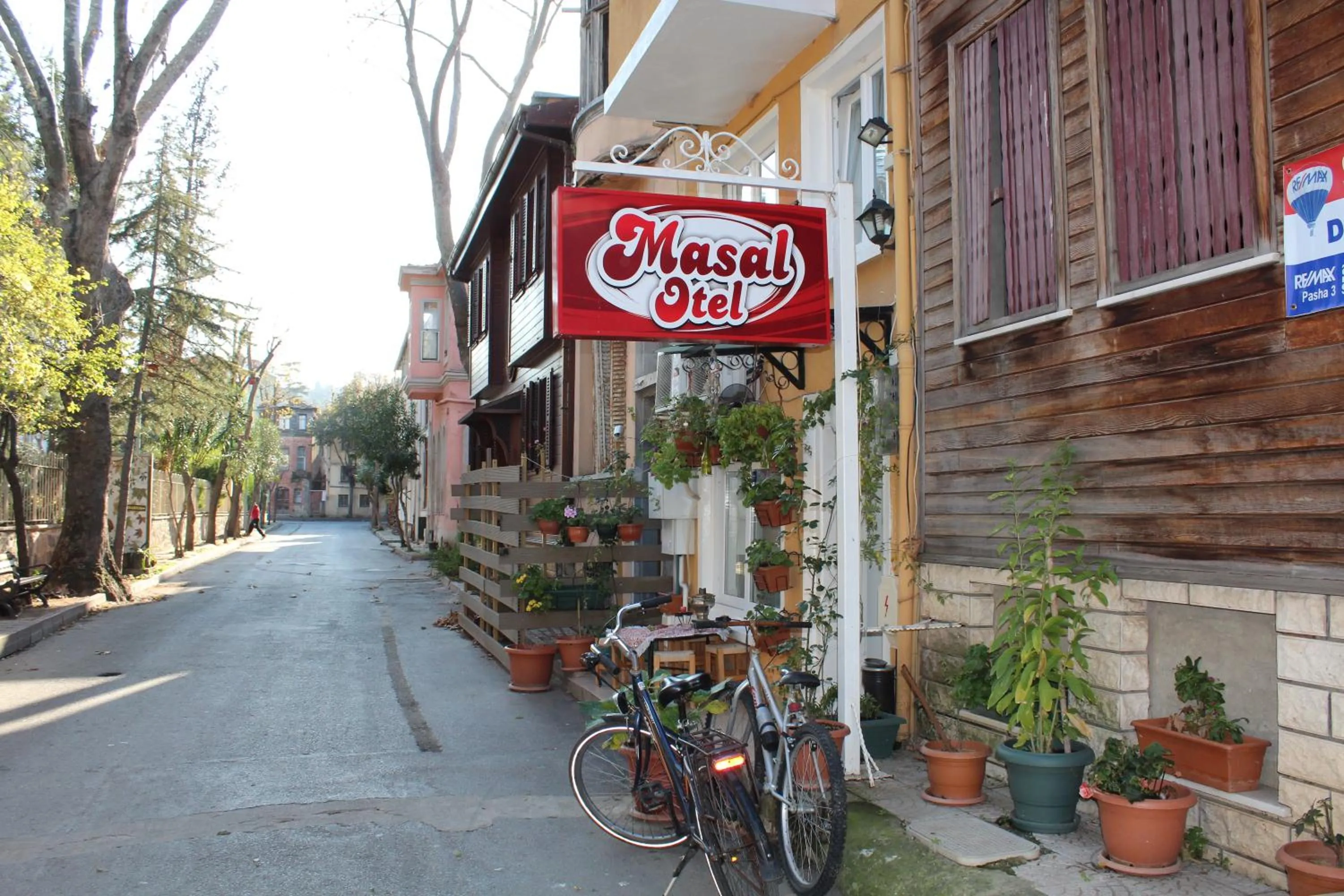 Facade/entrance in Masal Hotel