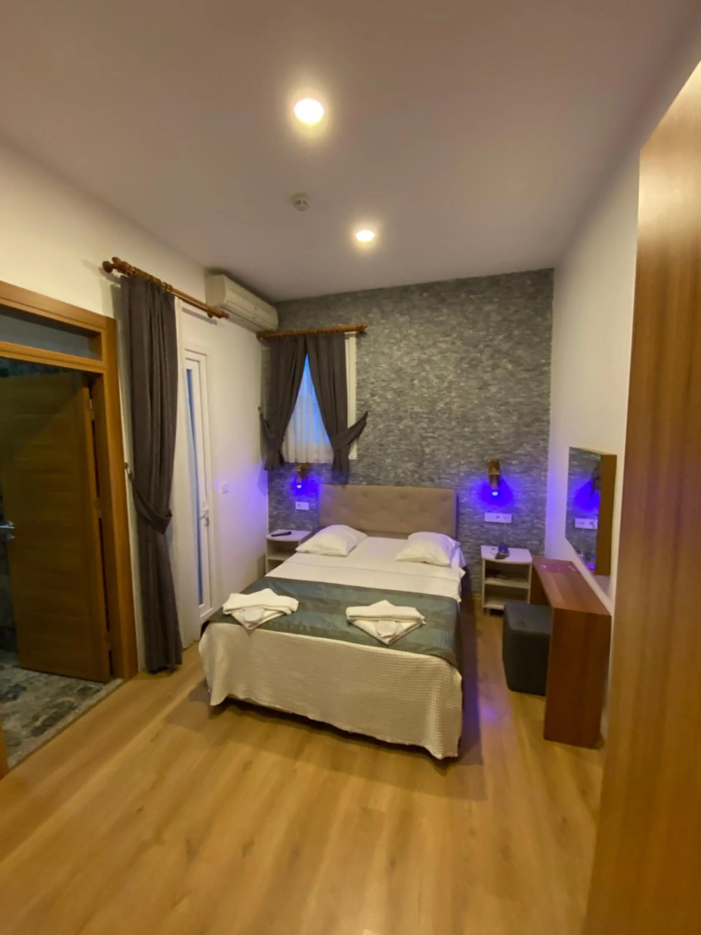 Balcony/Terrace, Bed in Masal Hotel