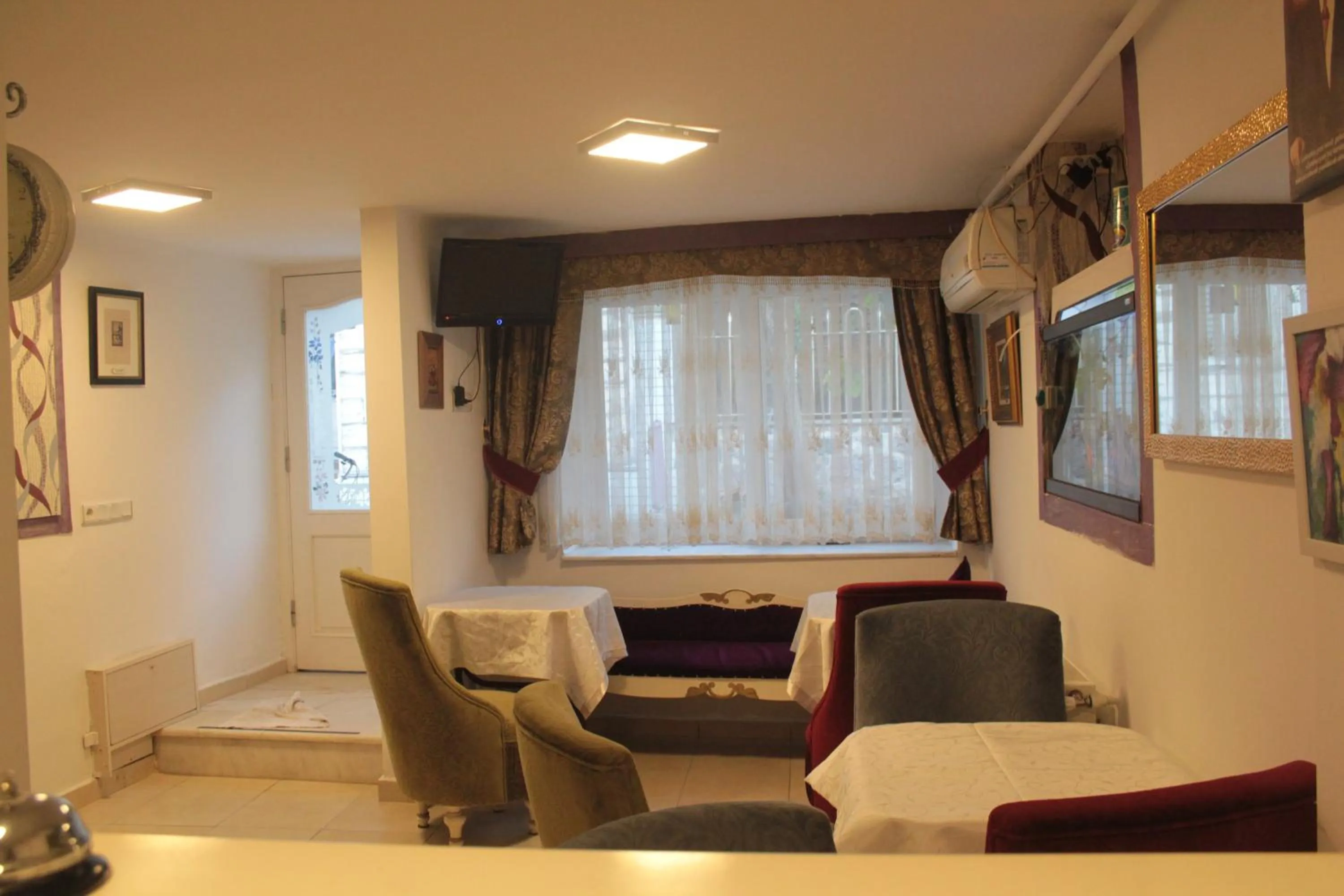 Seating area in Masal Hotel