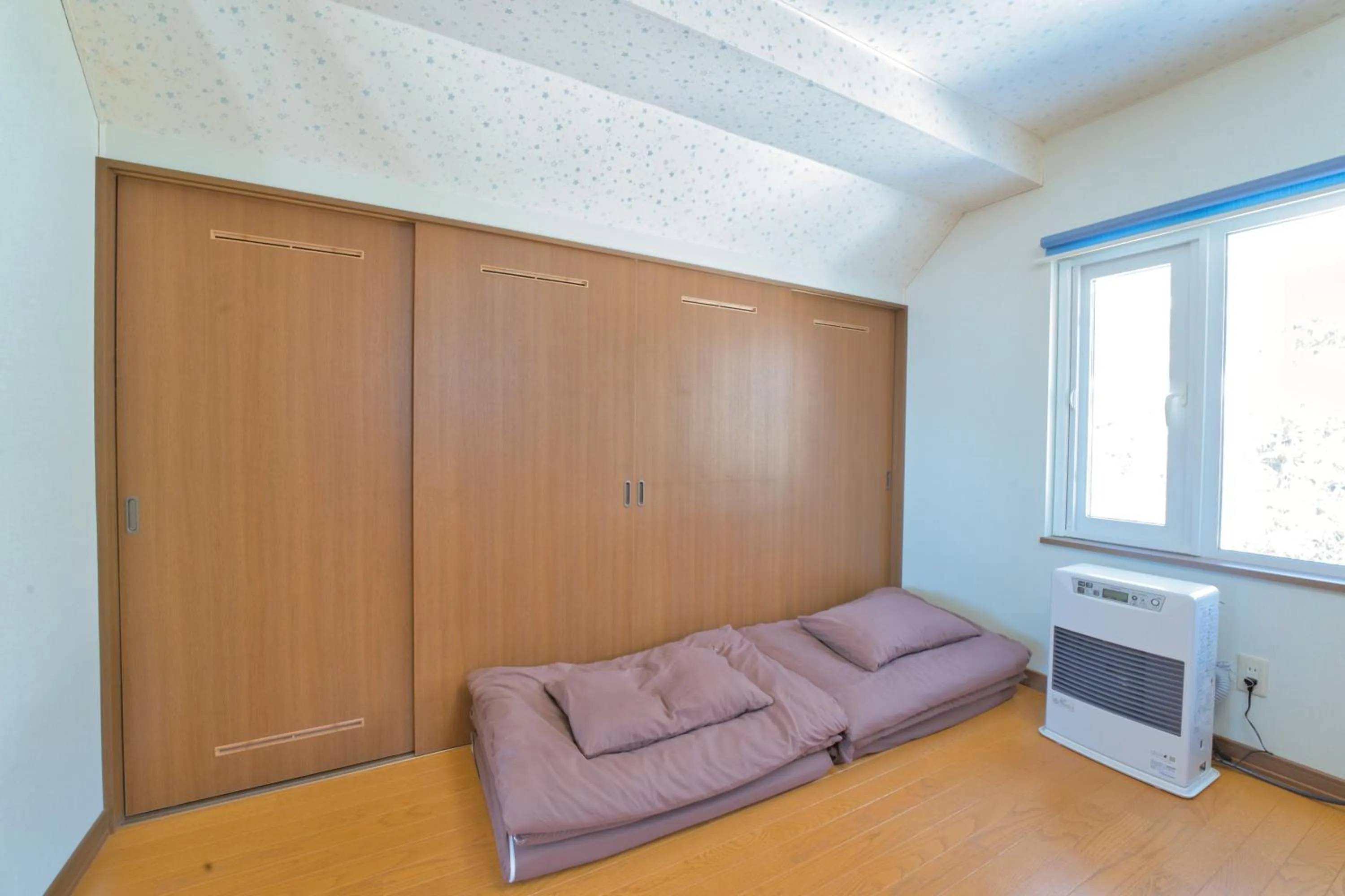 Bedroom in LAKE TOYA Great view log cabin
