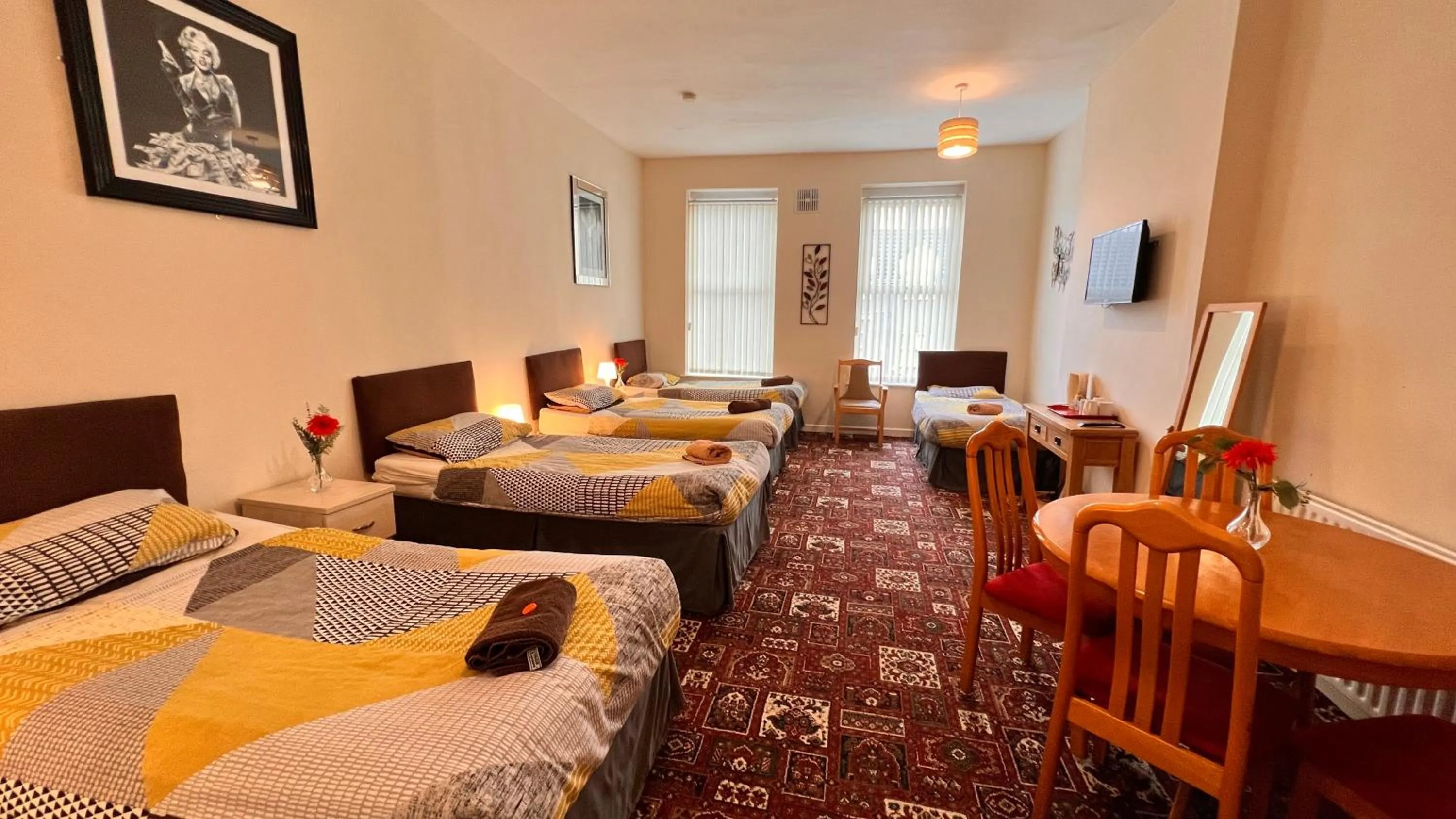 Photo of the whole room, Bed in Castle Lodge Guest House 86-88 Sheil Rd L6 3AF